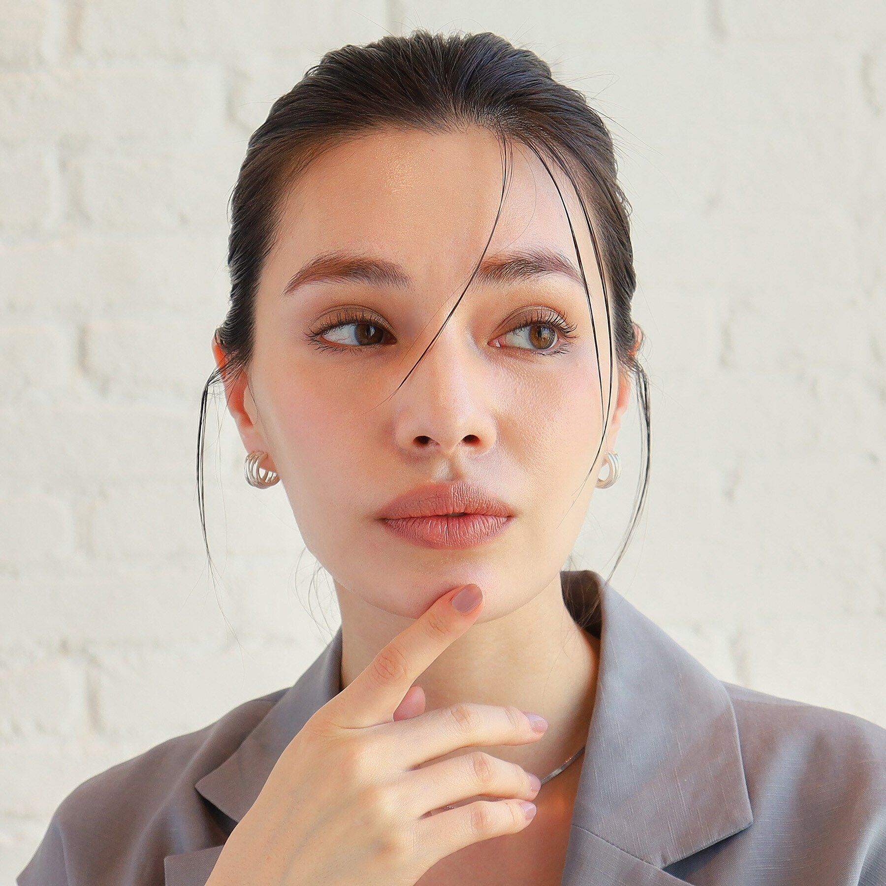 COCOSHNIK ONKITSCH「シルバー スモールフープ クロッシングライン ピアス」|ピアス|