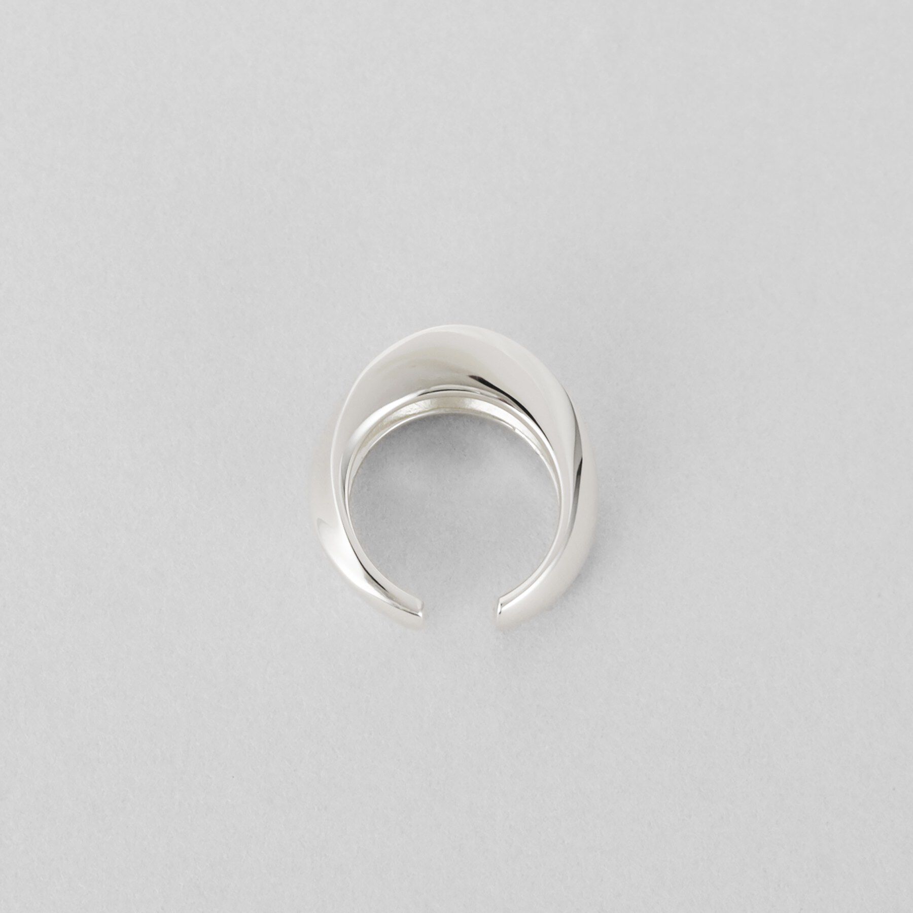 COCOSHNIK ONKITSCH「シルバー フローツイストイヤカフ」|イヤーカフ|