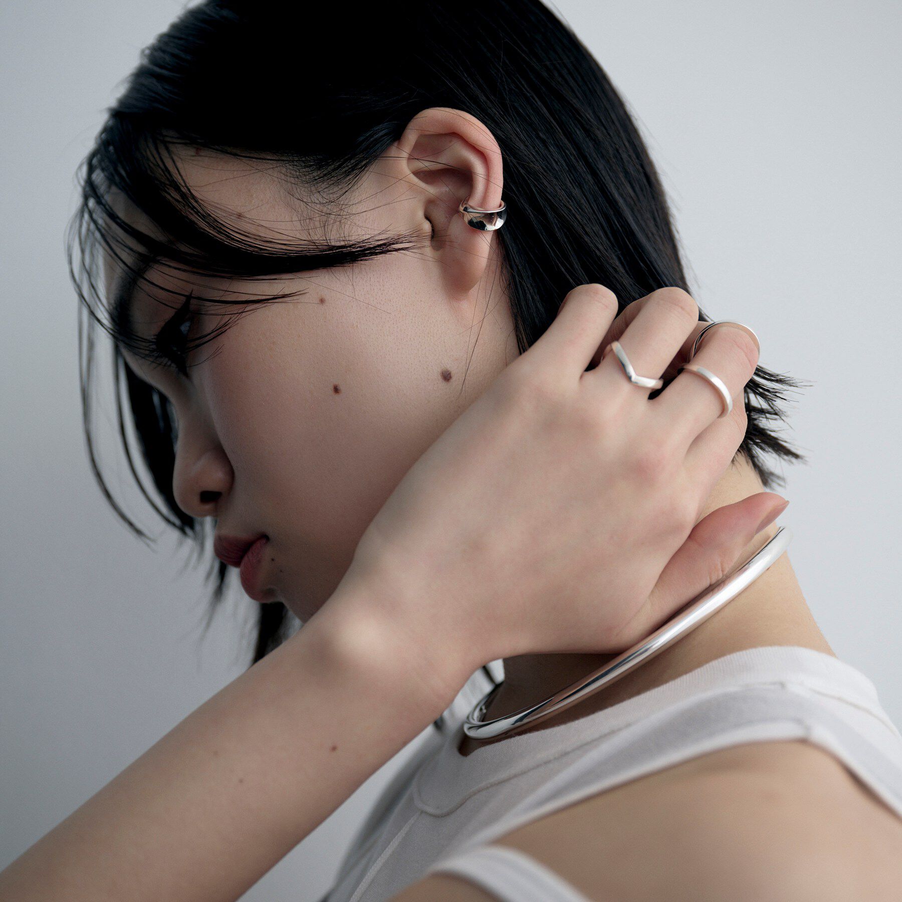 COCOSHNIK ONKITSCH「シルバー フローツイストイヤカフ」|イヤーカフ|