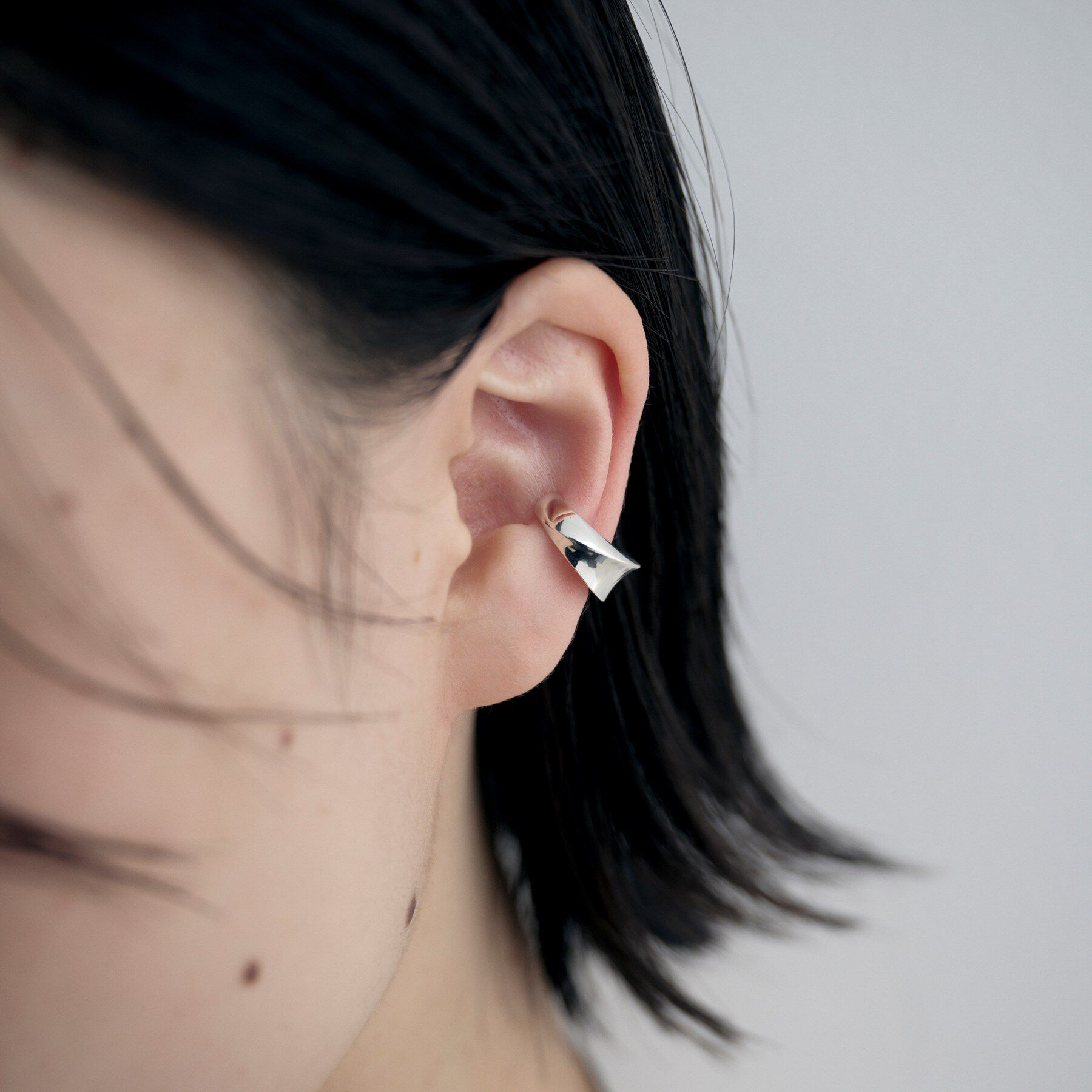 COCOSHNIK ONKITSCH「シルバー フローツイストイヤカフ」|イヤーカフ|