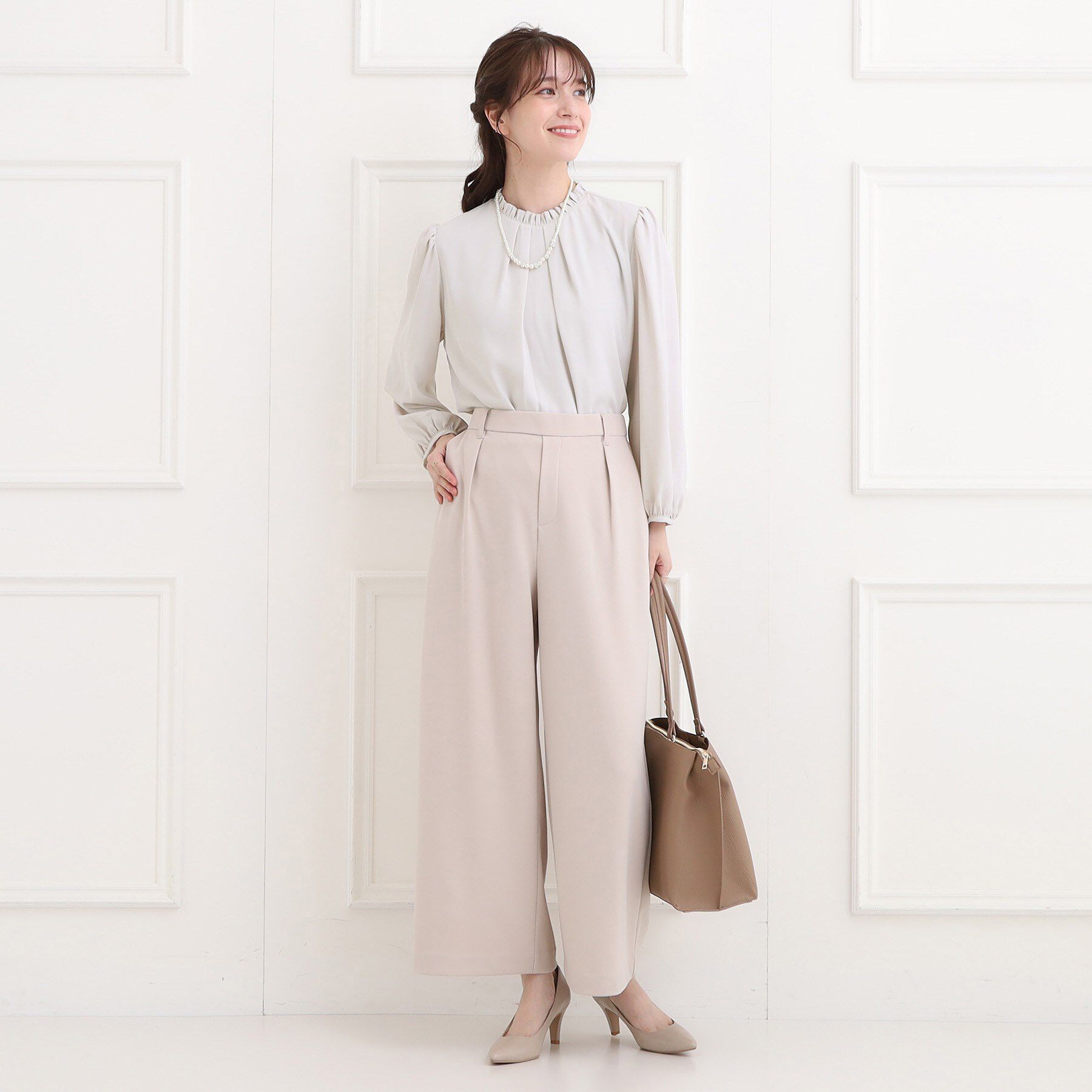 SHOO･LA･RUE「【洗濯機可/通勤/裏地つき】プチフリルで上品に クルーネックブラウス」|シャツ・ブラウス|