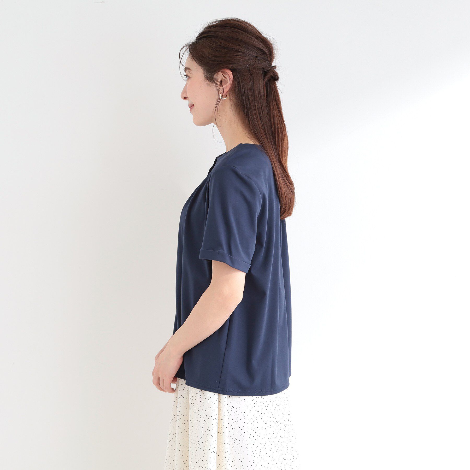 SHOO･LA･RUE「【洗濯後しわになりにくい/UV/S-LL】Tシャツ感覚できれい見え ひんやりタックTブラウス」|シャツ・ブラウス|