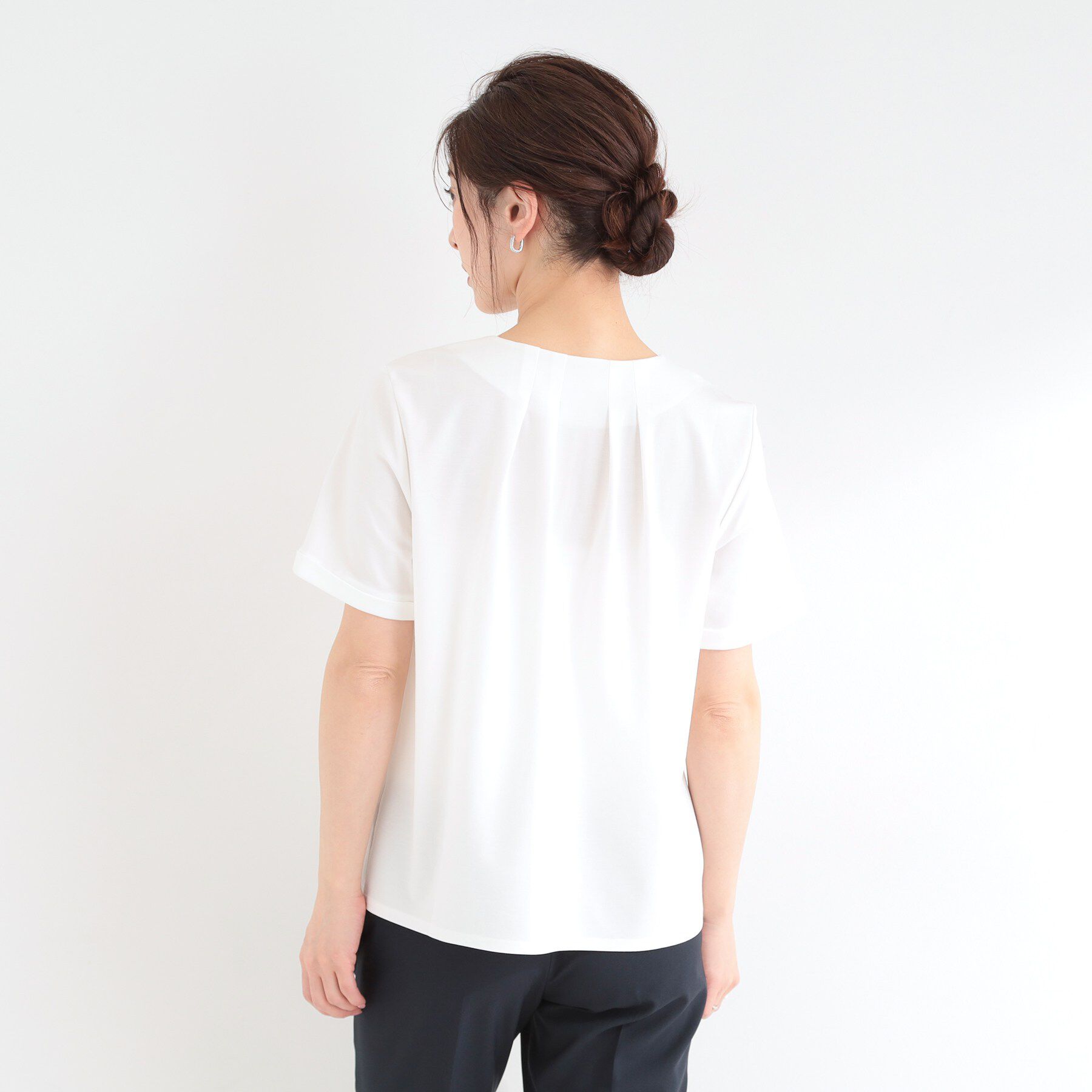 SHOO･LA･RUE「【洗濯後しわになりにくい/UV/S-LL】Tシャツ感覚できれい見え ひんやりタックTブラウス」|シャツ・ブラウス|