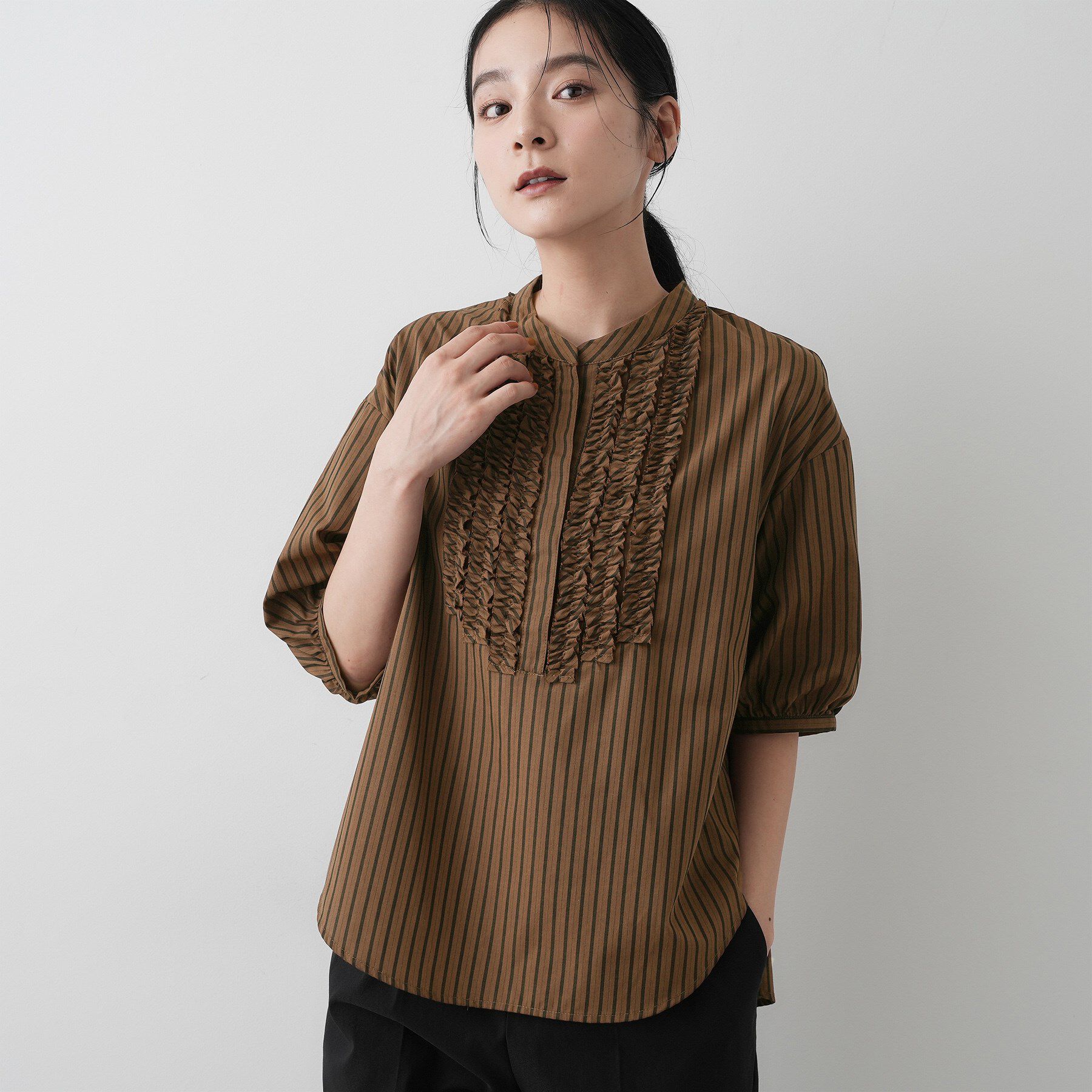 Dessin「【洗える】フリルバンドカラー五分袖ブラウス」|シャツ・ブラウス|