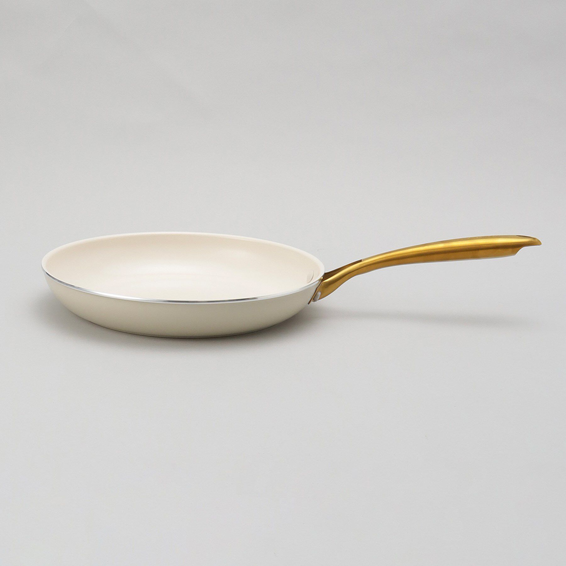 212 KITCHEN STORE「ストゥディオ フライパン 28cm WH ＜GreenPan グリーンパン＞」|食器・キッチングッズ|