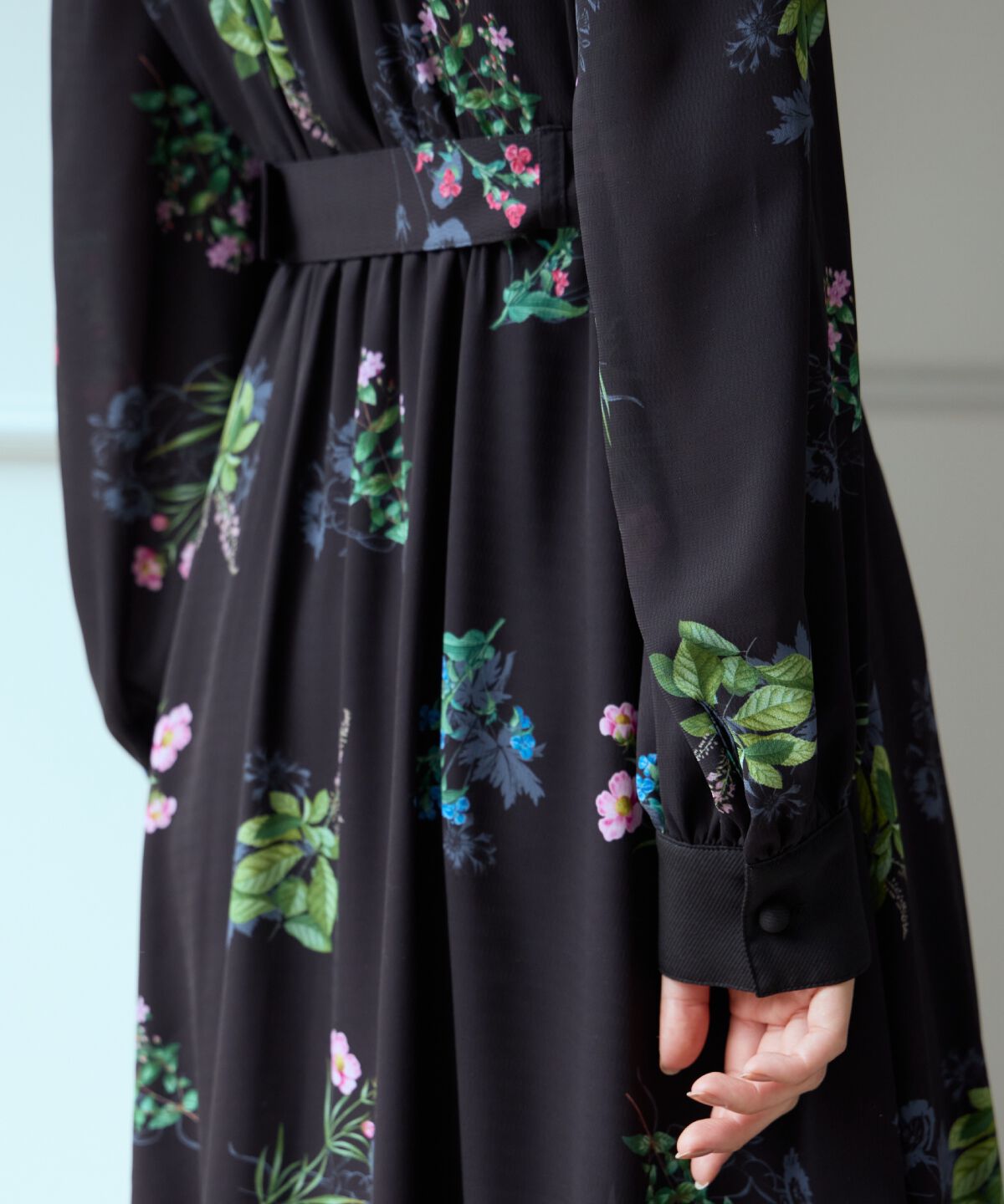 アンドクチュール「ドローイングフラワー配色襟長袖ワンピース」|ワンピース|