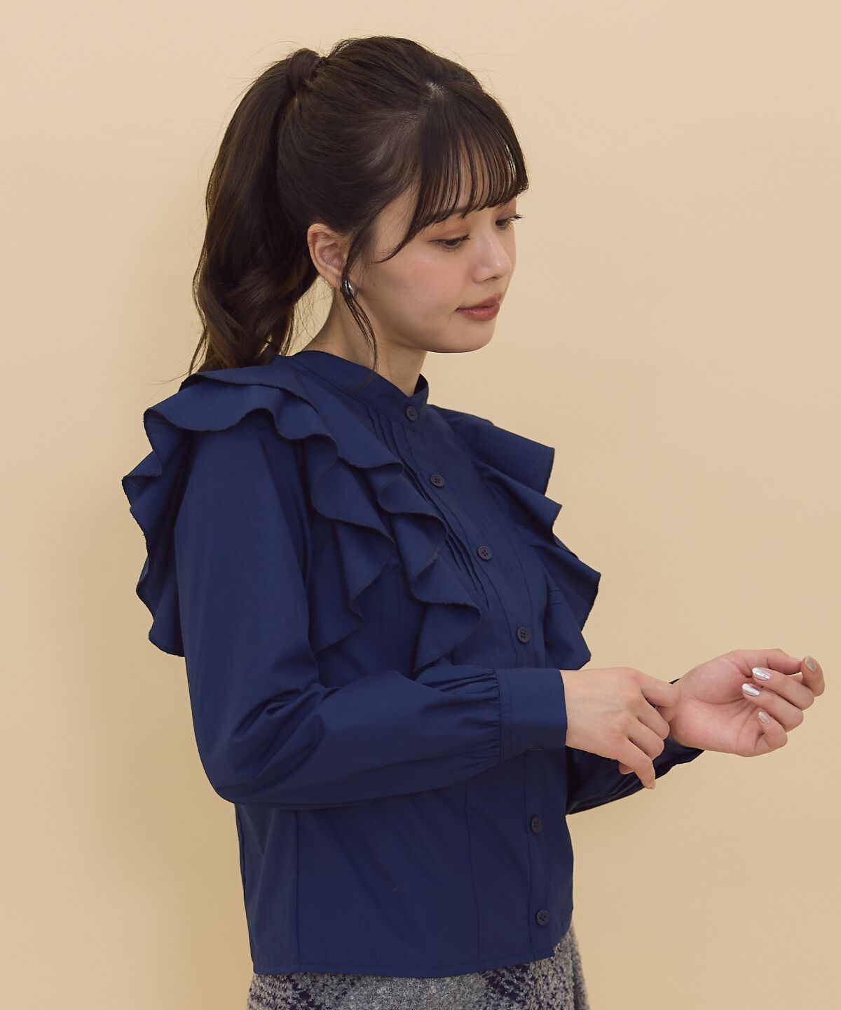 REDYAZEL「ショルダーフリルスタンドシャツ」|シャツ・ブラウス|