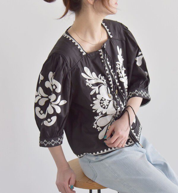 quaranciel「quaranciel:〈洗濯機可能〉エンブロイダリー スクエアネック ブラウス」|シャツ・ブラウス|チャコールグレー