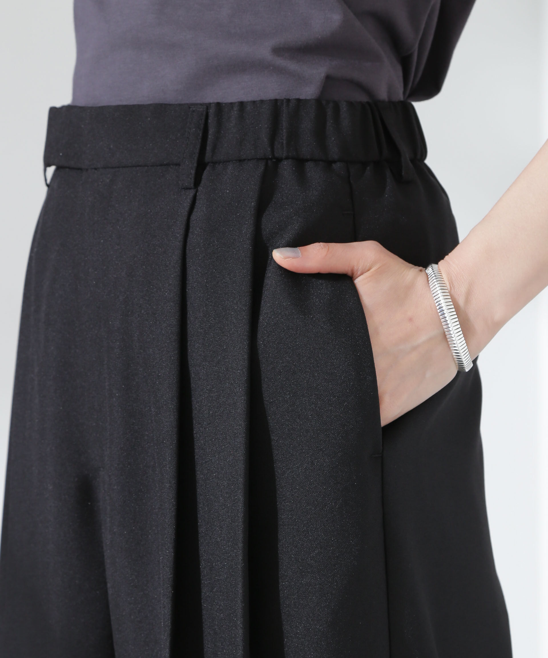 nano･universe「ツータックパンツ」|チノ|