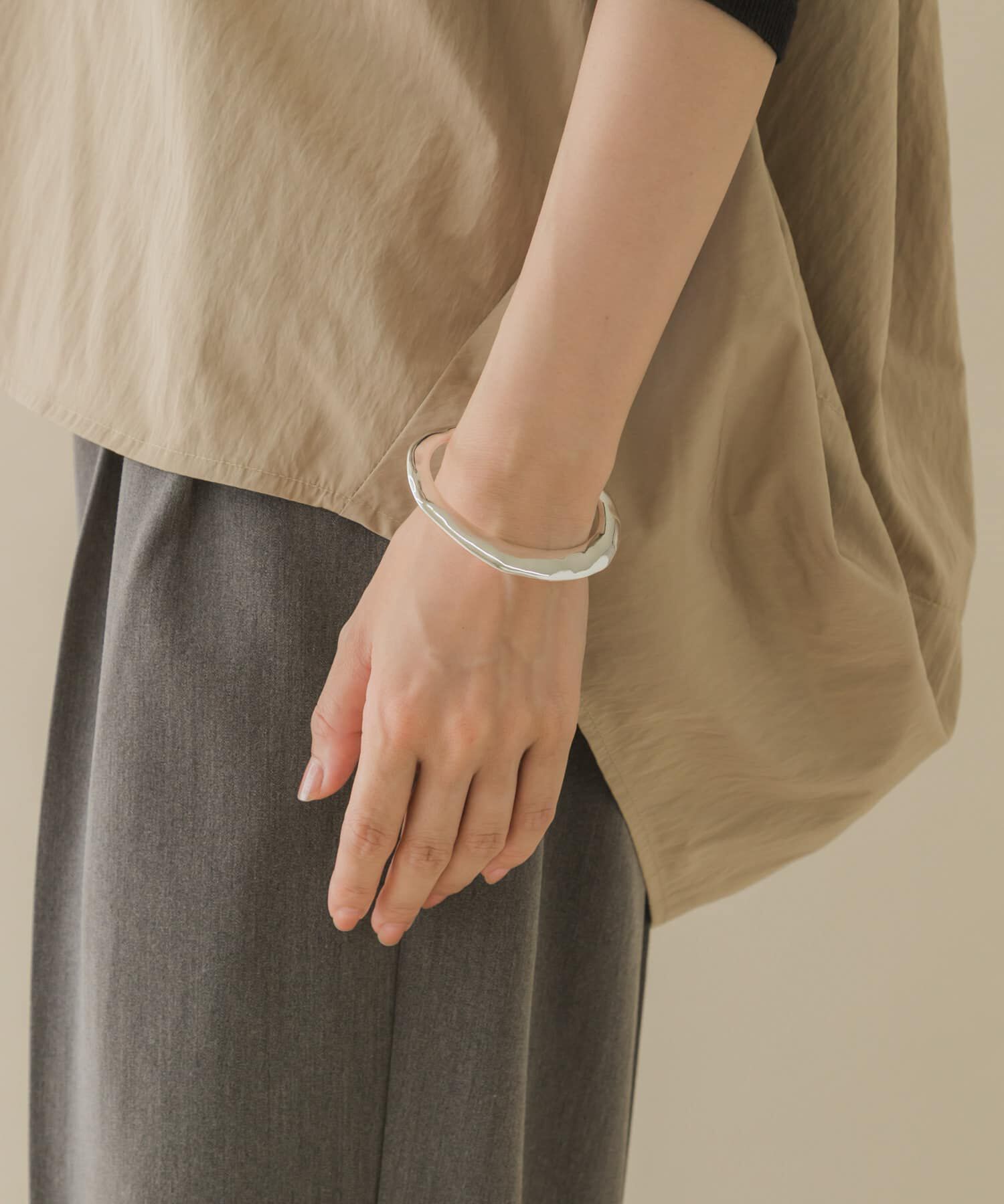 SMELLY「ニュアンスプレートバングル」|ブレスレット・バングル|