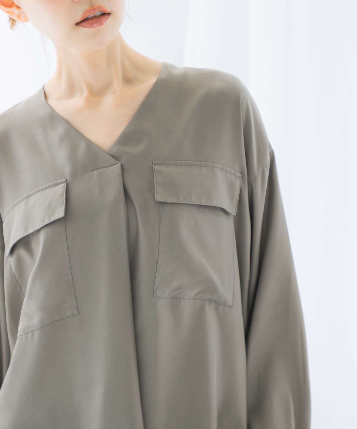 URBAN RESEARCH ROSSO「キュプラツイルVネックブラウス」|シャツ・ブラウス|