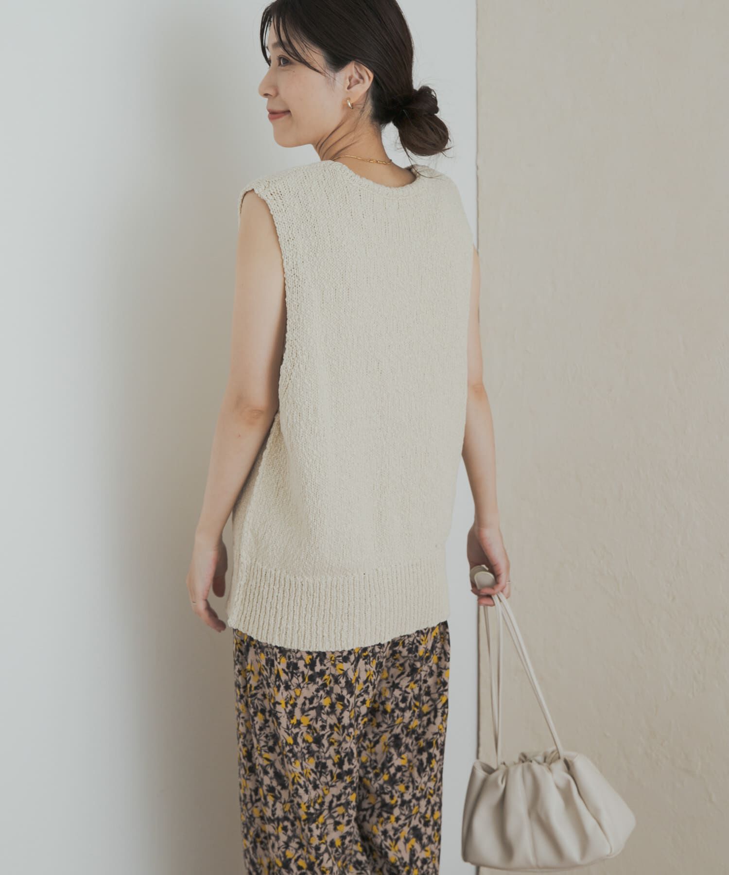 URBAN RESEARCH DOORS「コットンブークレ深Vベスト」|ベスト・ジレ|