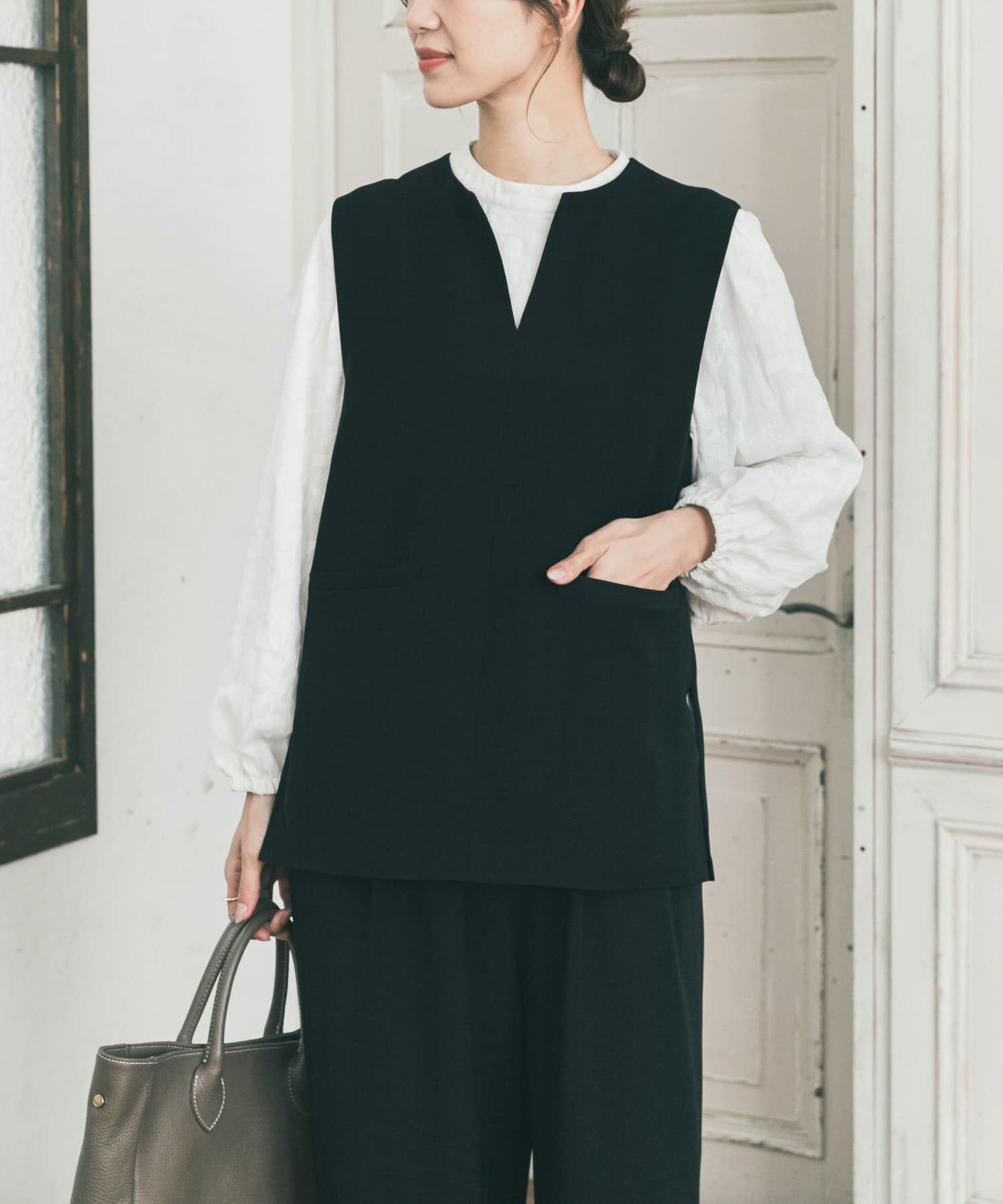 URBAN RESEARCH DOORS「スリットネックベスト」|ベスト・ジレ|