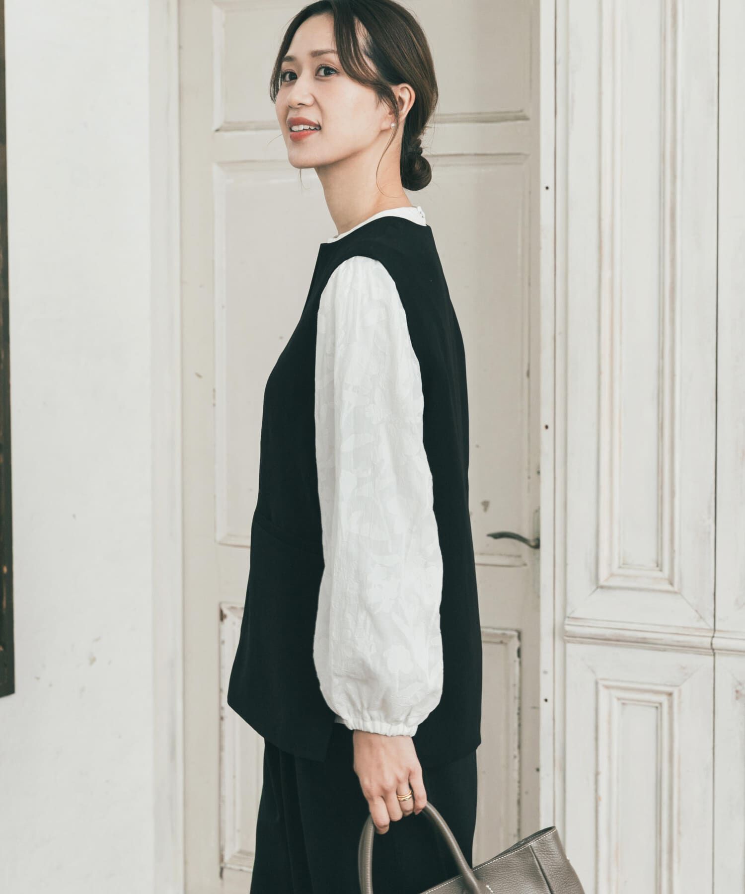 URBAN RESEARCH DOORS「スリットネックベスト」|ベスト・ジレ|