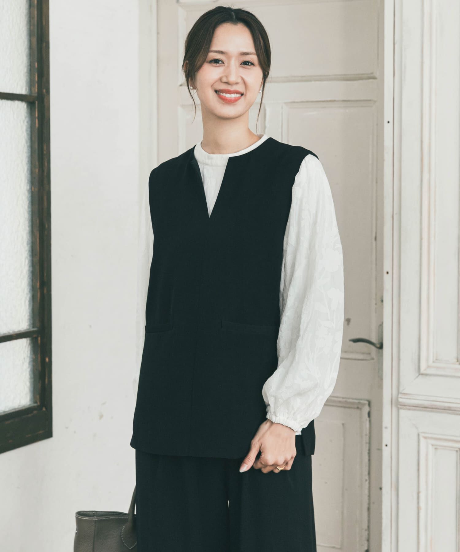 URBAN RESEARCH DOORS「スリットネックベスト」|ベスト・ジレ|