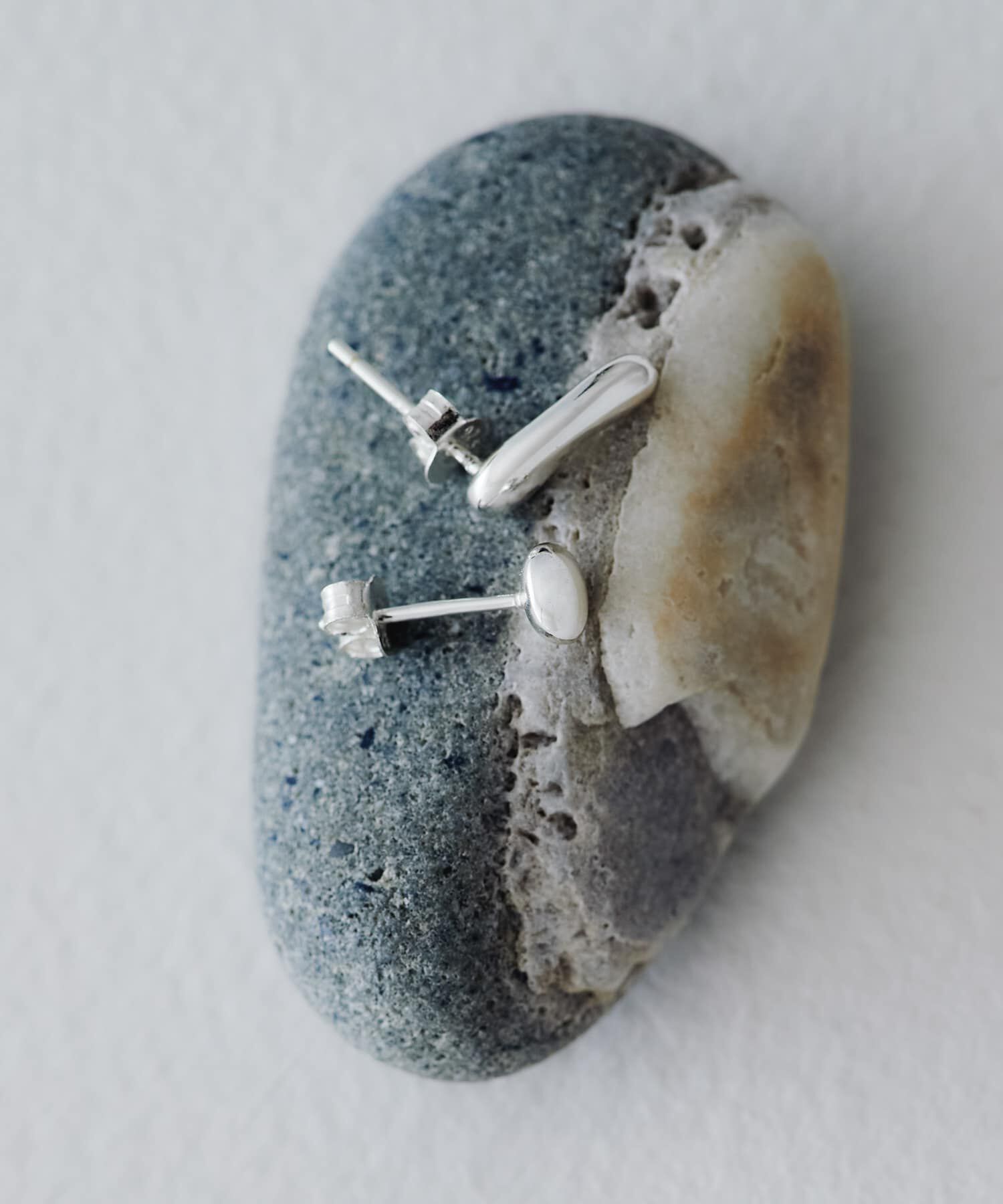 SMELLY「SMELLY so&rsquo;　asymmetry grain pierce」|ピアス|