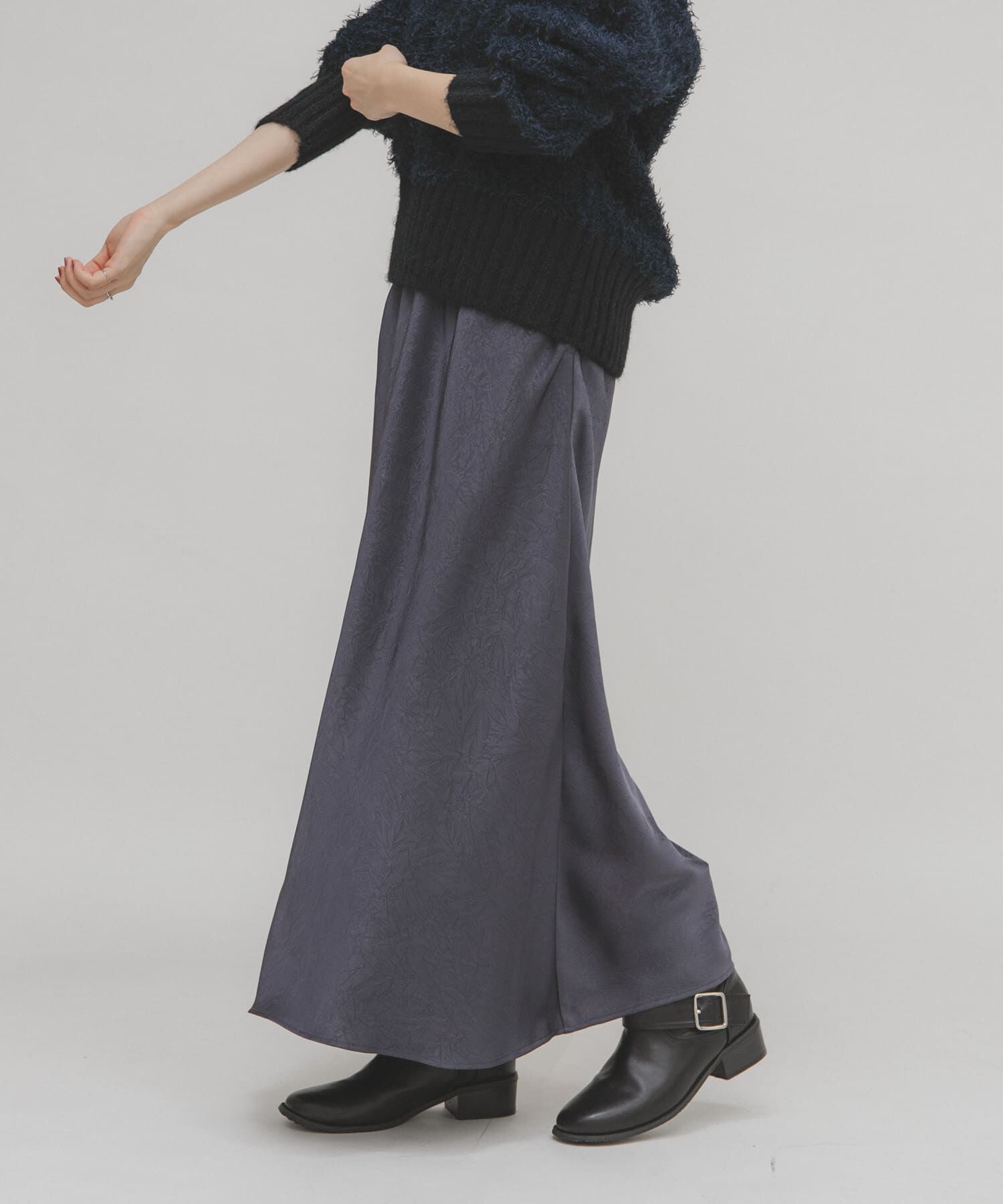  「クラッシュサテンナロースカート」|スカート|チャコールグレー