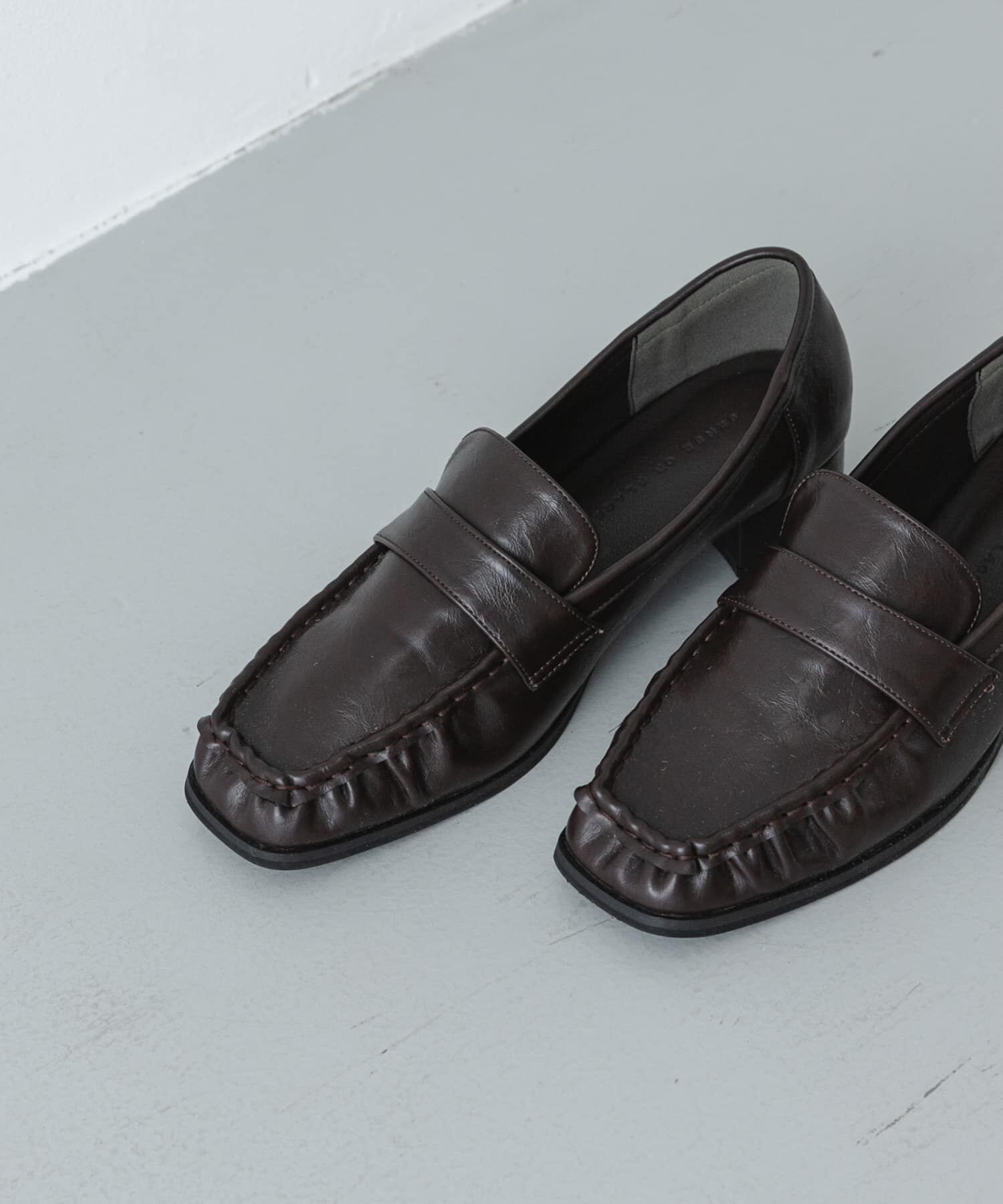 SENSE OF PLACE by URBAN RESEARCH「ワイドスクエアギャザーローファー」|ローファー|