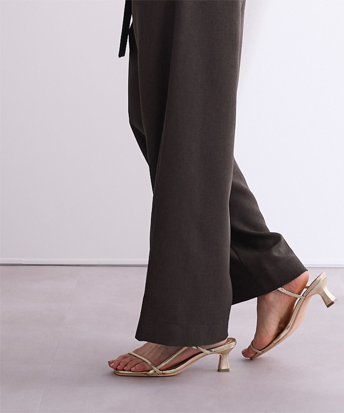 ur's「リネンライクハイウエストラップワイドパンツ」|スラックス|