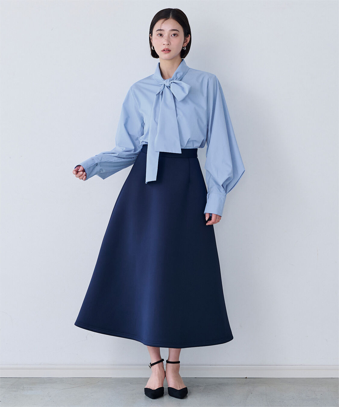 ur's「【小林有里さんコラボアイテム】袖タックボウタイブラウス」|シャツ・ブラウス|