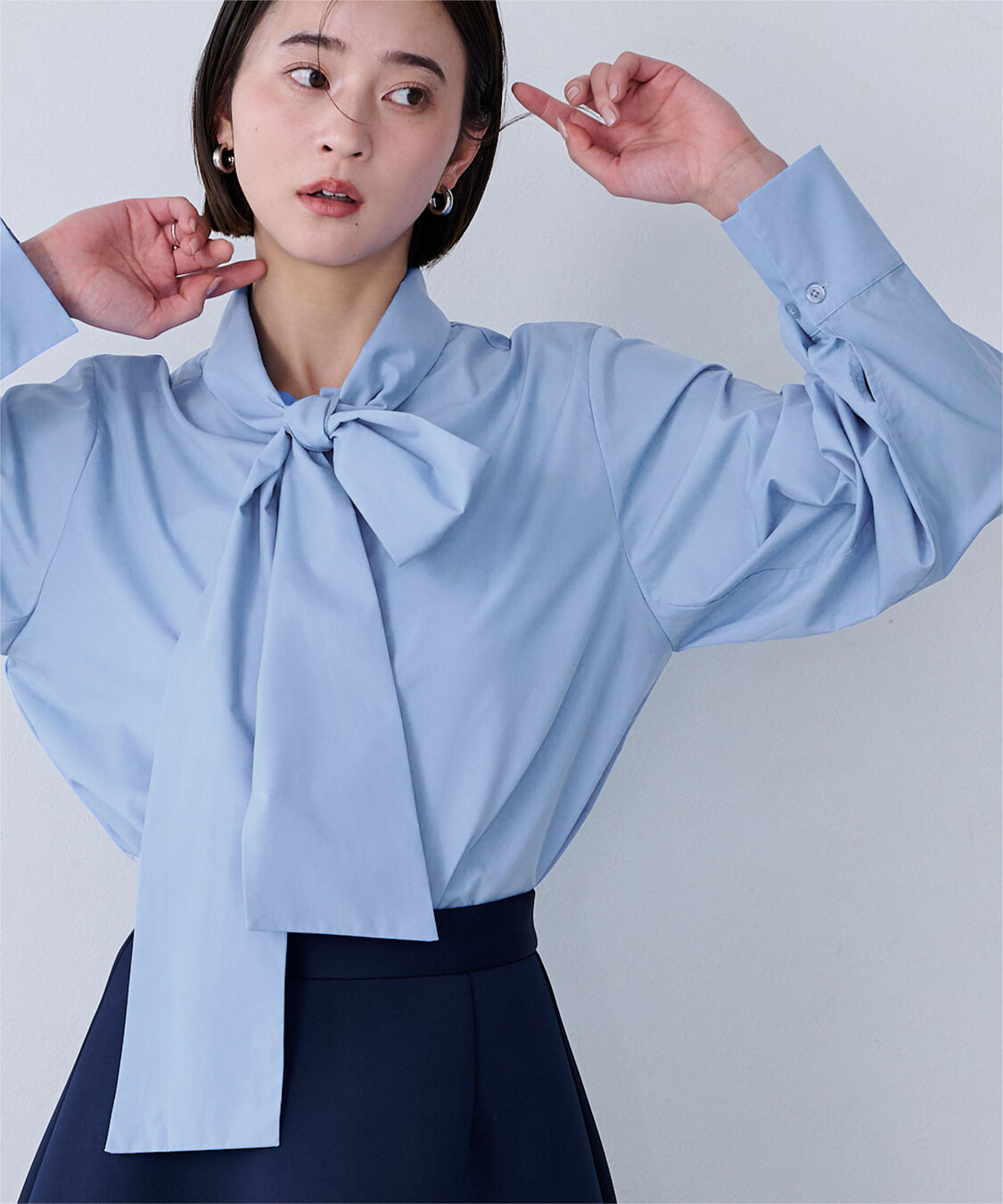 ur's「【小林有里さんコラボアイテム】袖タックボウタイブラウス」|シャツ・ブラウス|