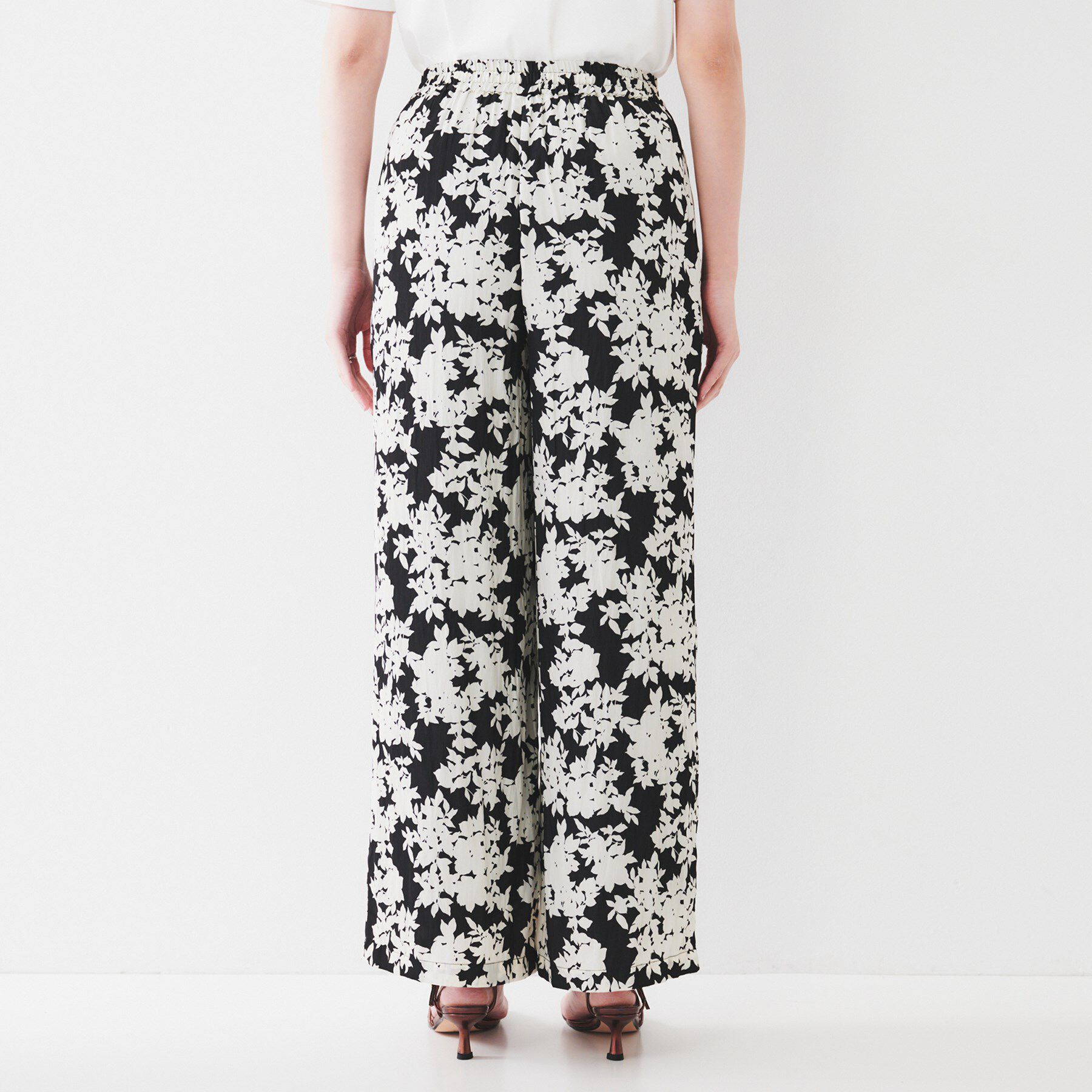 UNTITLED「【ウエストゴム/ワイド/柄】モノトーンフラワーパンツ」|その他|