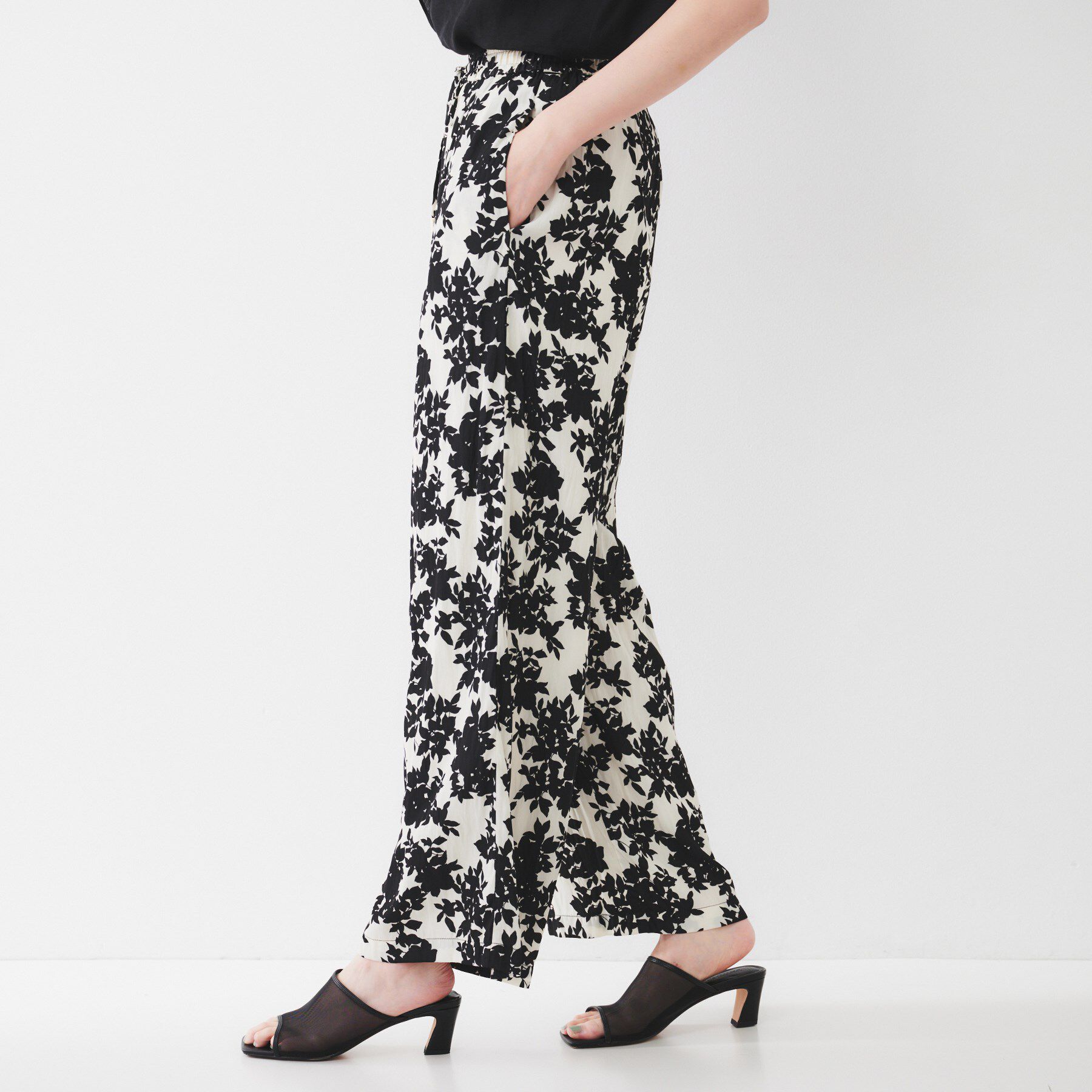 UNTITLED「【ウエストゴム/ワイド/柄】モノトーンフラワーパンツ」|その他|