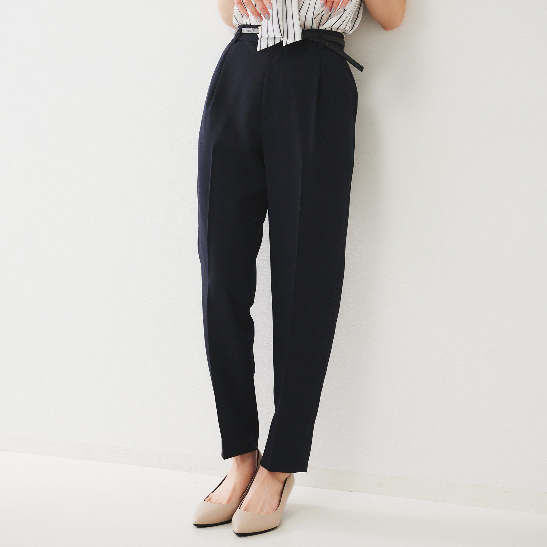 UNTITLED「【通勤スーツ】ライトウェイト テーパードパンツ」|その他|ネイビー(094)