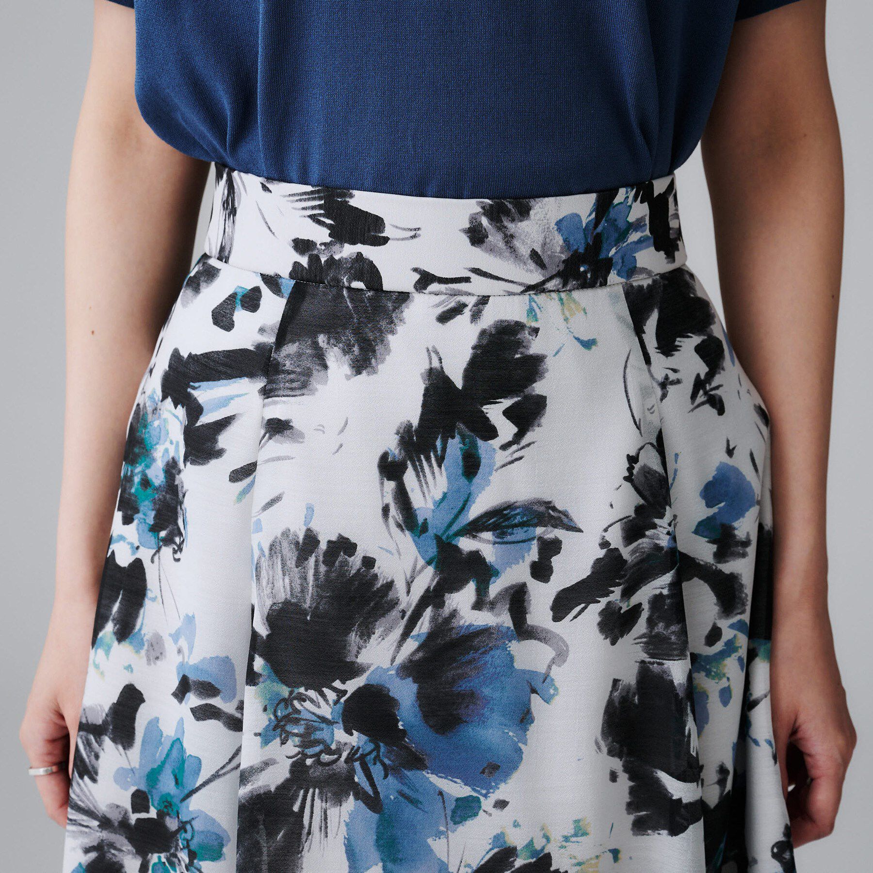 UNTITLED「【シアー/後ろウエストゴム】ペイントフラワースカート」|スカート|