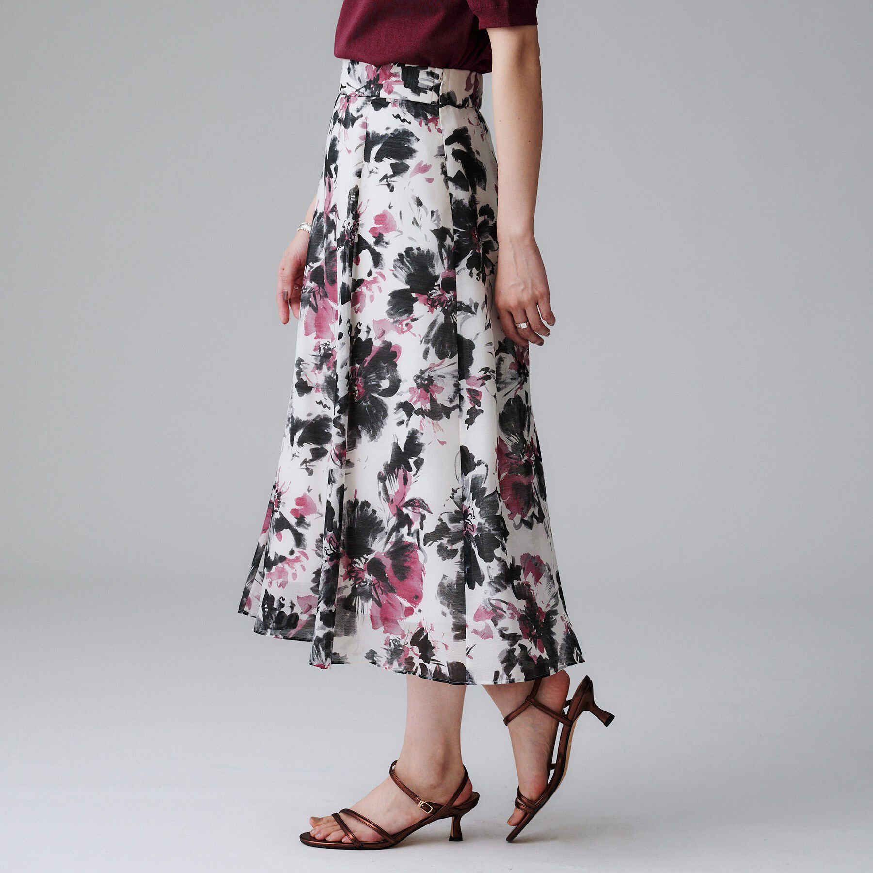 UNTITLED「【シアー/後ろウエストゴム】ペイントフラワースカート」|スカート|