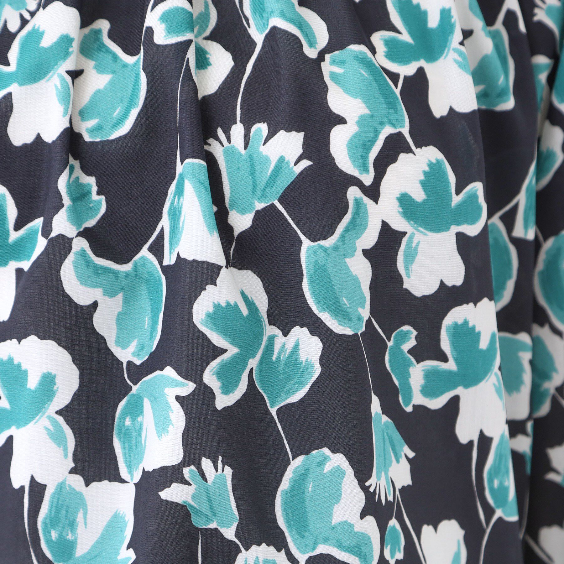 Reflect「【ジャケットのインナーにおすすめ◎】花柄タックデザインブブラウス」|シャツ・ブラウス|