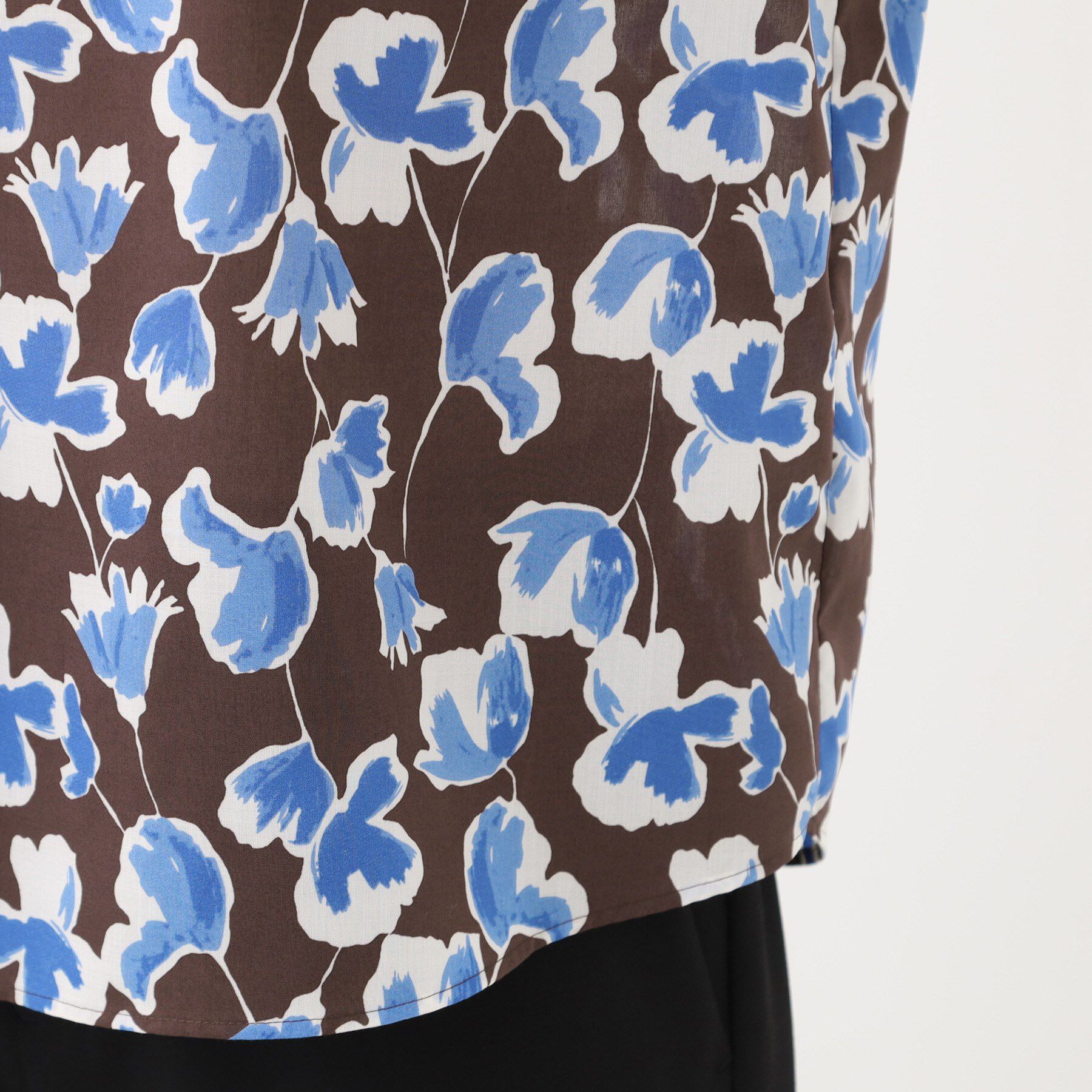 Reflect「【ジャケットのインナーにおすすめ◎】花柄タックデザインブブラウス」|シャツ・ブラウス|