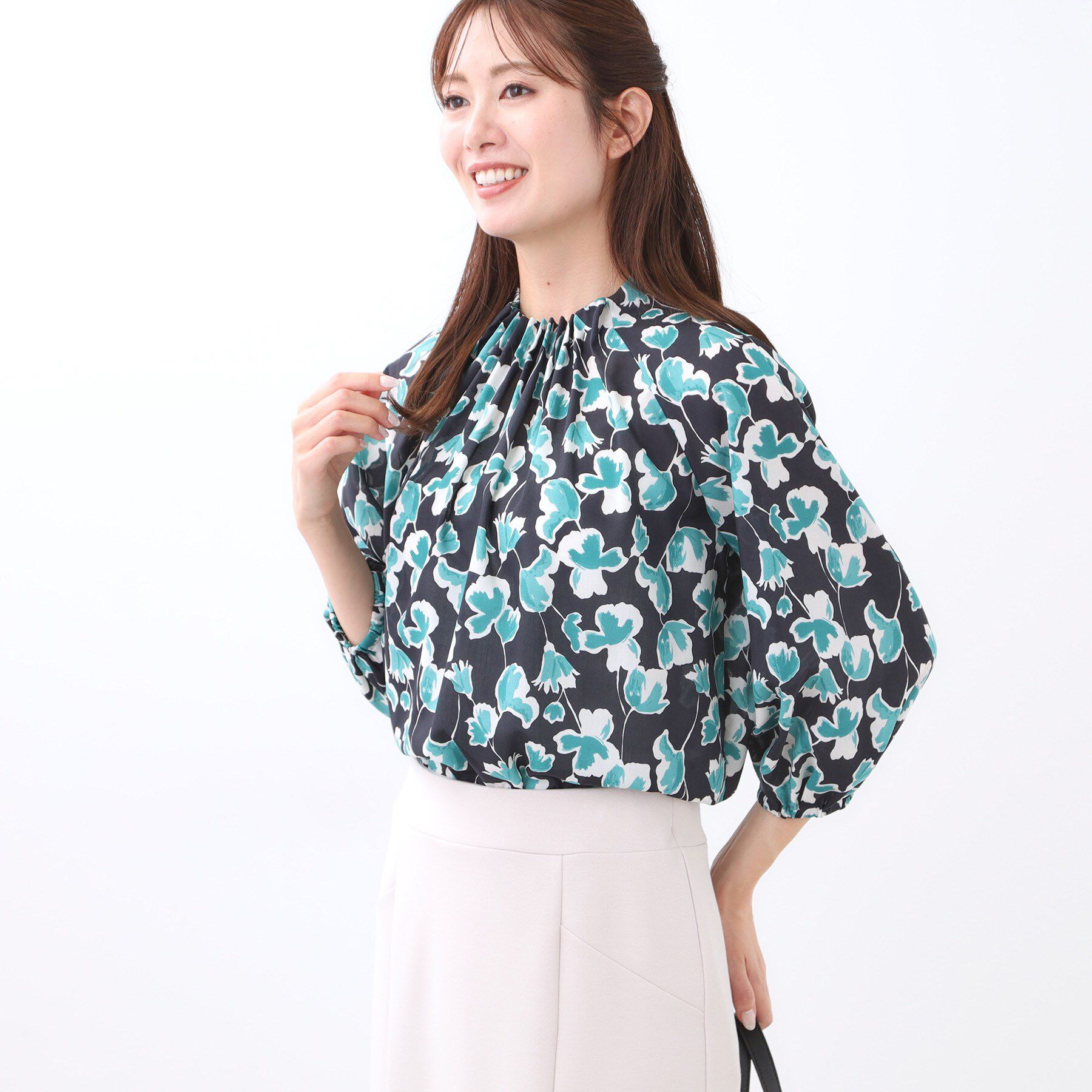 Reflect「【ジャケットのインナーにおすすめ◎】花柄タックデザインブブラウス」|シャツ・ブラウス|