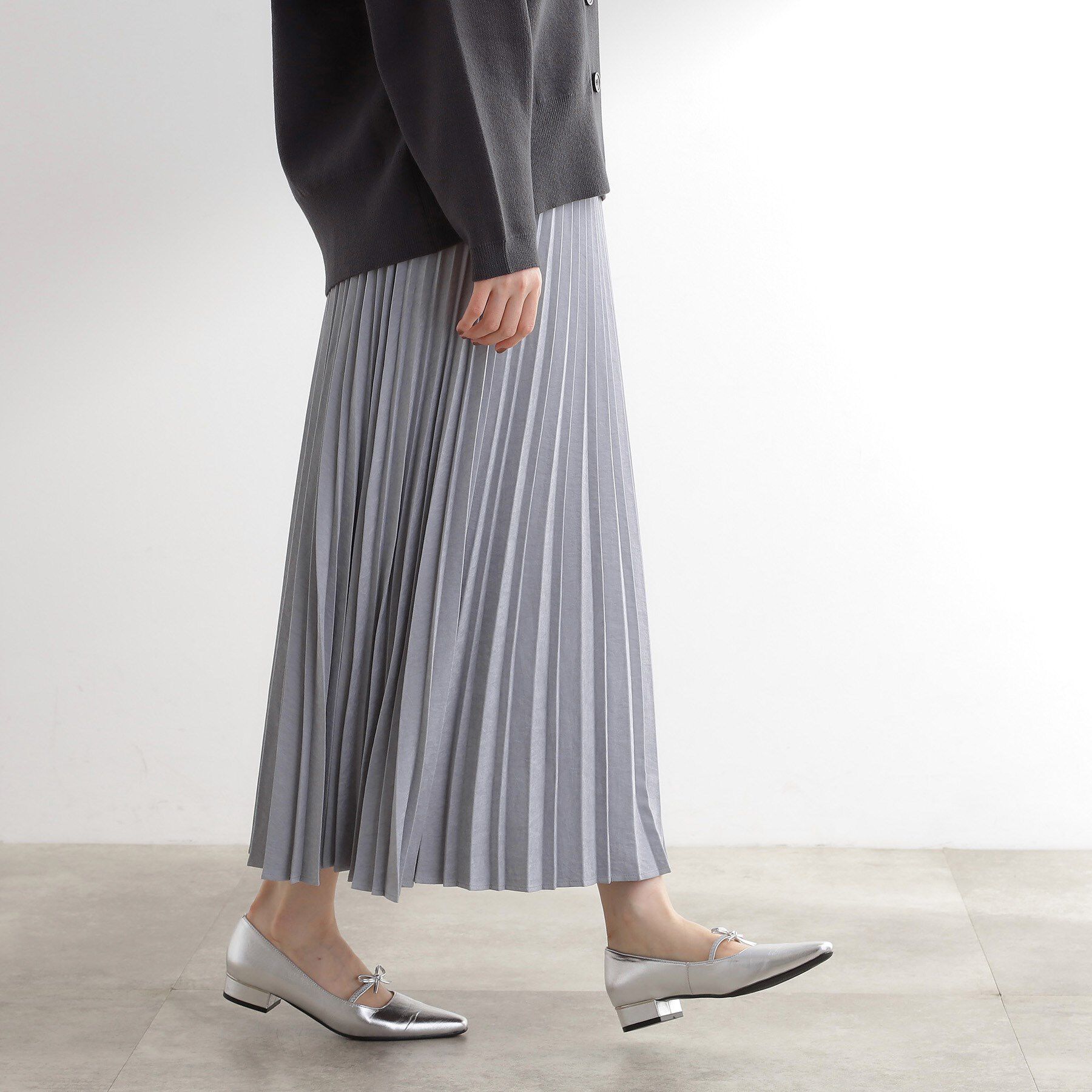 grove「すっきり見えて、やさしく揺れる。大人のスエードライクプリーツスカート」|スカート|