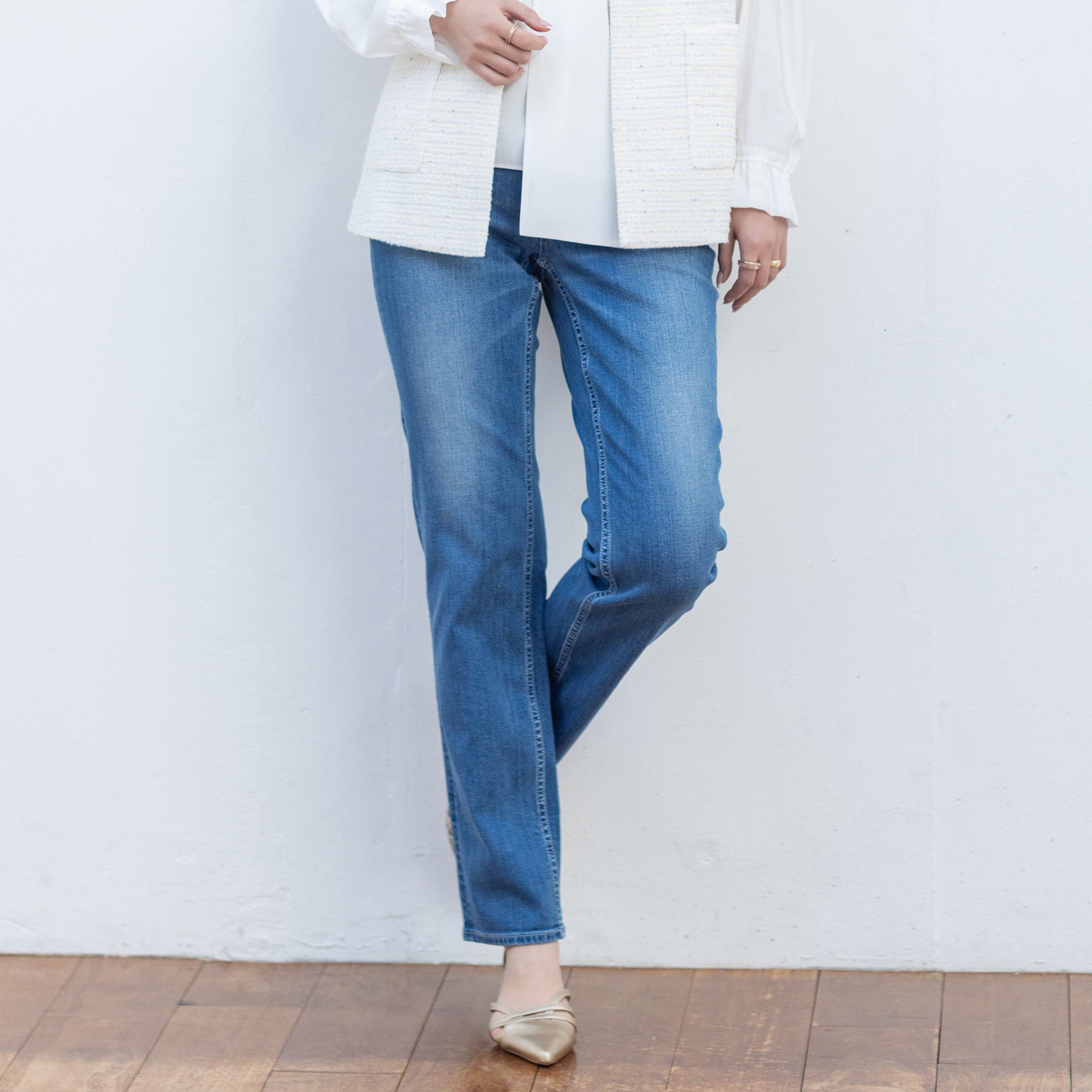 INDIVI「【春の新色登場！褒められデニム】スリムストレート デニムパンツ」|デニム|クリアブルー(092