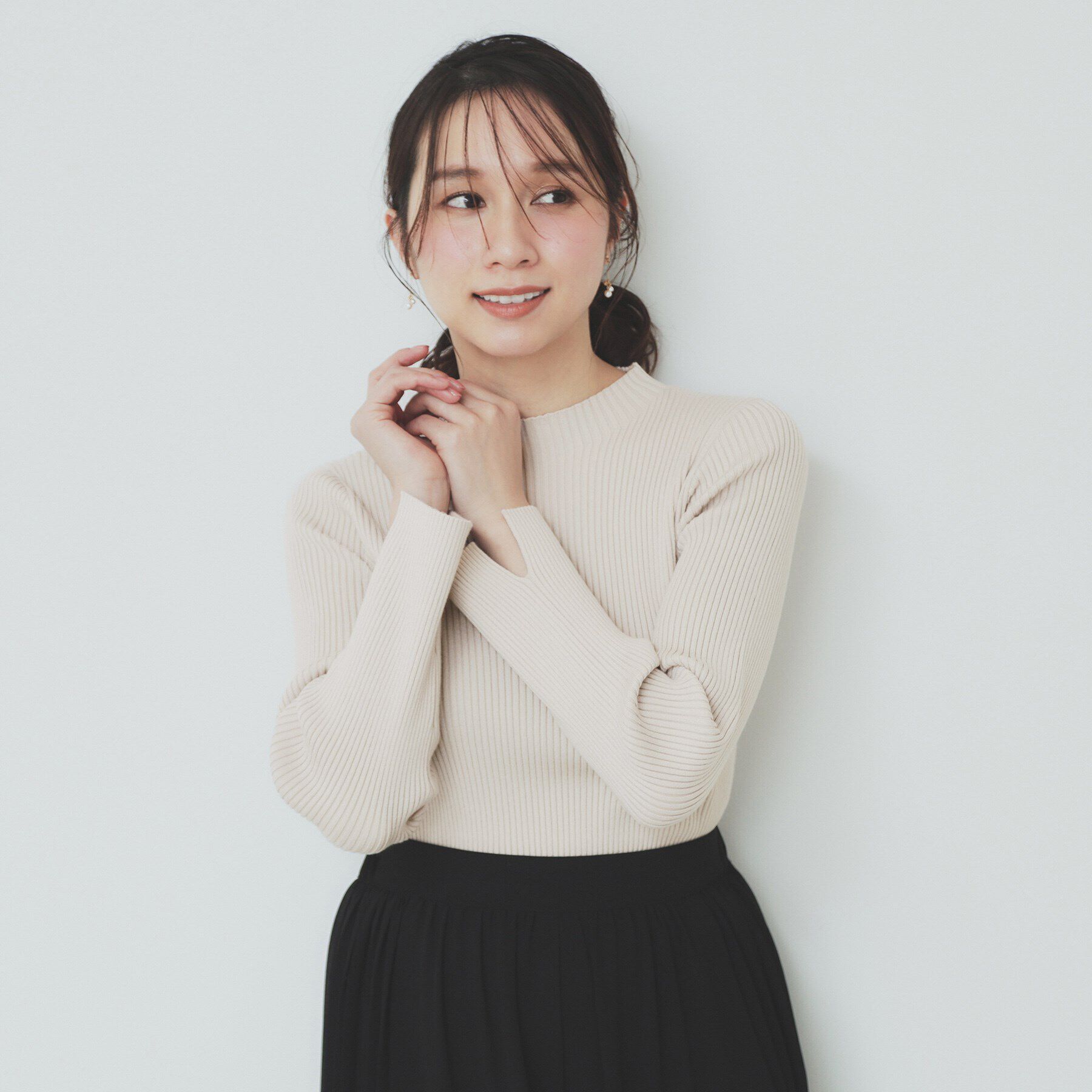 index「スカーフ付きハイネックリブニット【洗濯機洗い可】」|ニット・セーター|グレージュ(050)