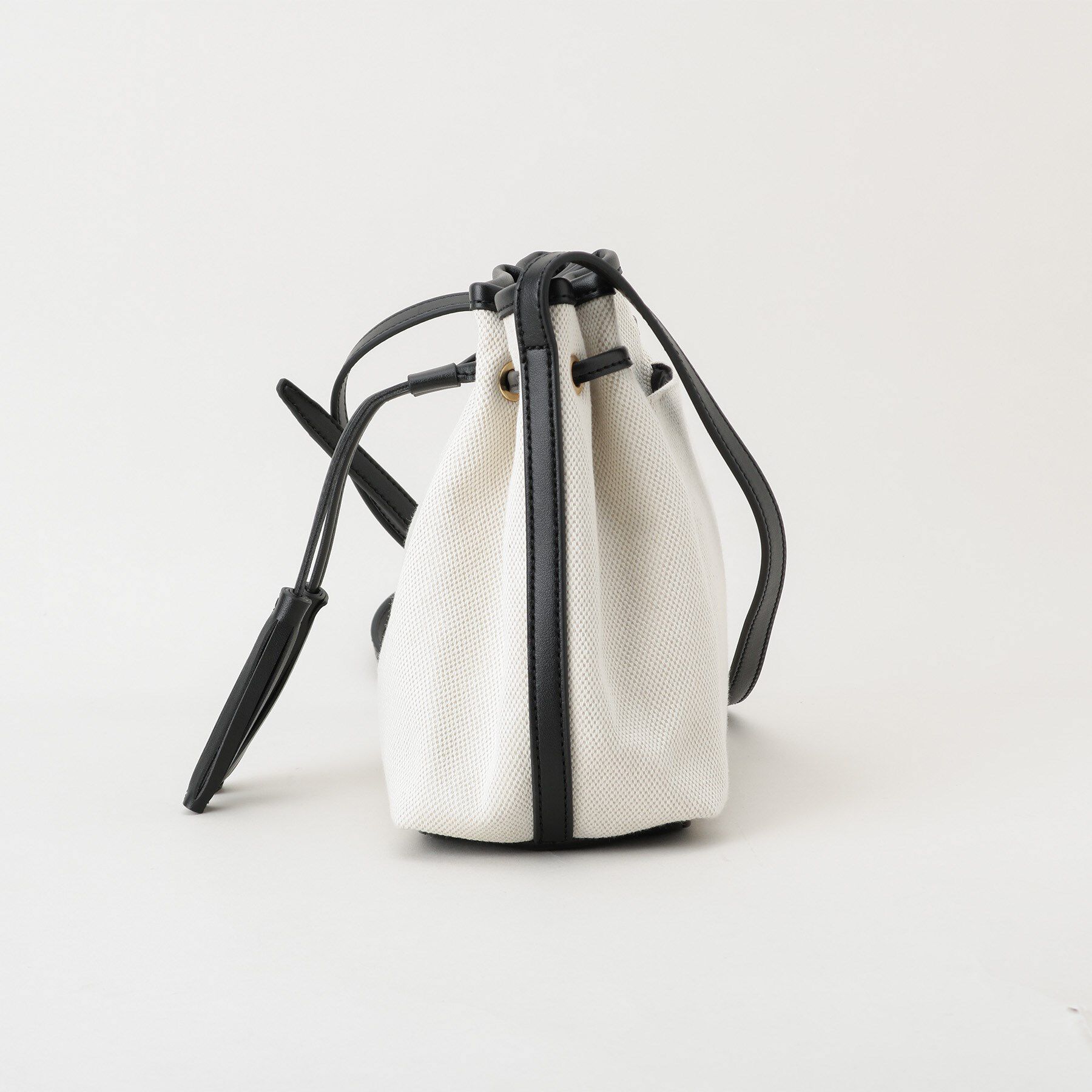 OPAQUE.CLIP「タッセル巾着デザインミニショルダーバッグ」|ショルダー・メッセンジャー|