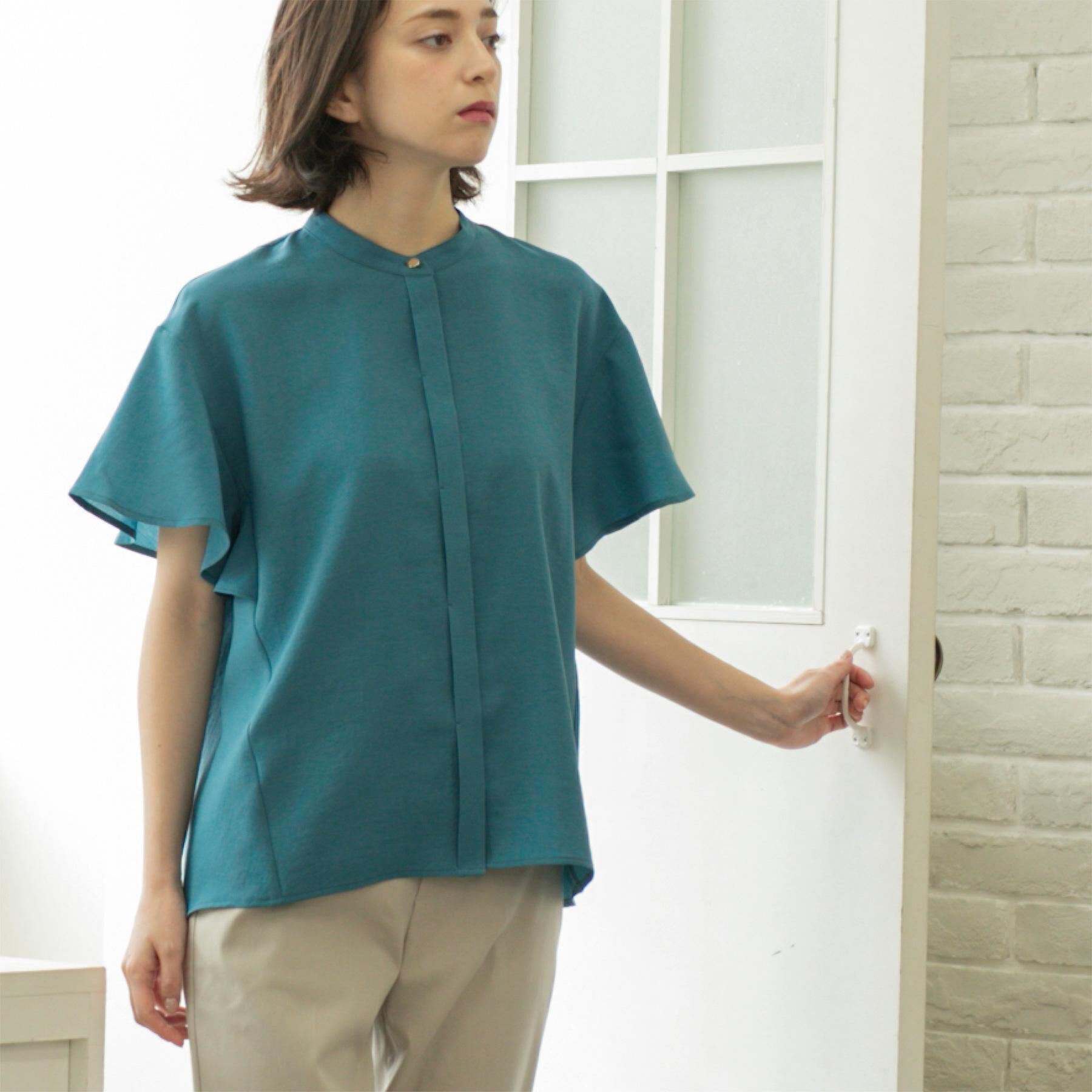 OPAQUE.CLIP「バックフリルバンドカラーブラウス【洗濯機洗い可/吸水速乾/接触冷感】」|シャツ・ブラウス|