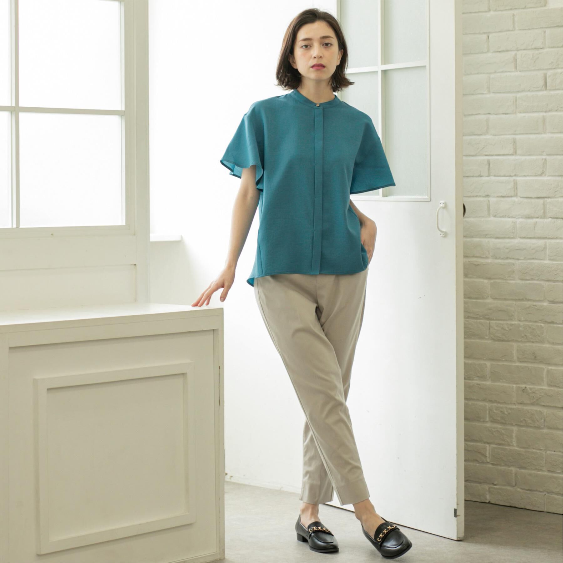 OPAQUE.CLIP「バックフリルバンドカラーブラウス【洗濯機洗い可/吸水速乾/接触冷感】」|シャツ・ブラウス|