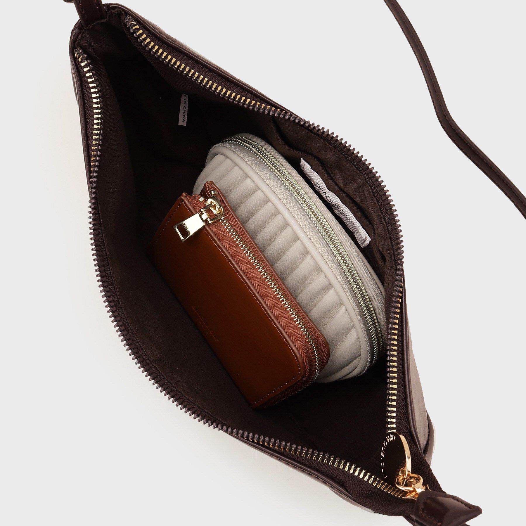 OPAQUE.CLIP「【軽量】オイル調合皮ムーンショルダーバッグ」|ショルダー・メッセンジャー|