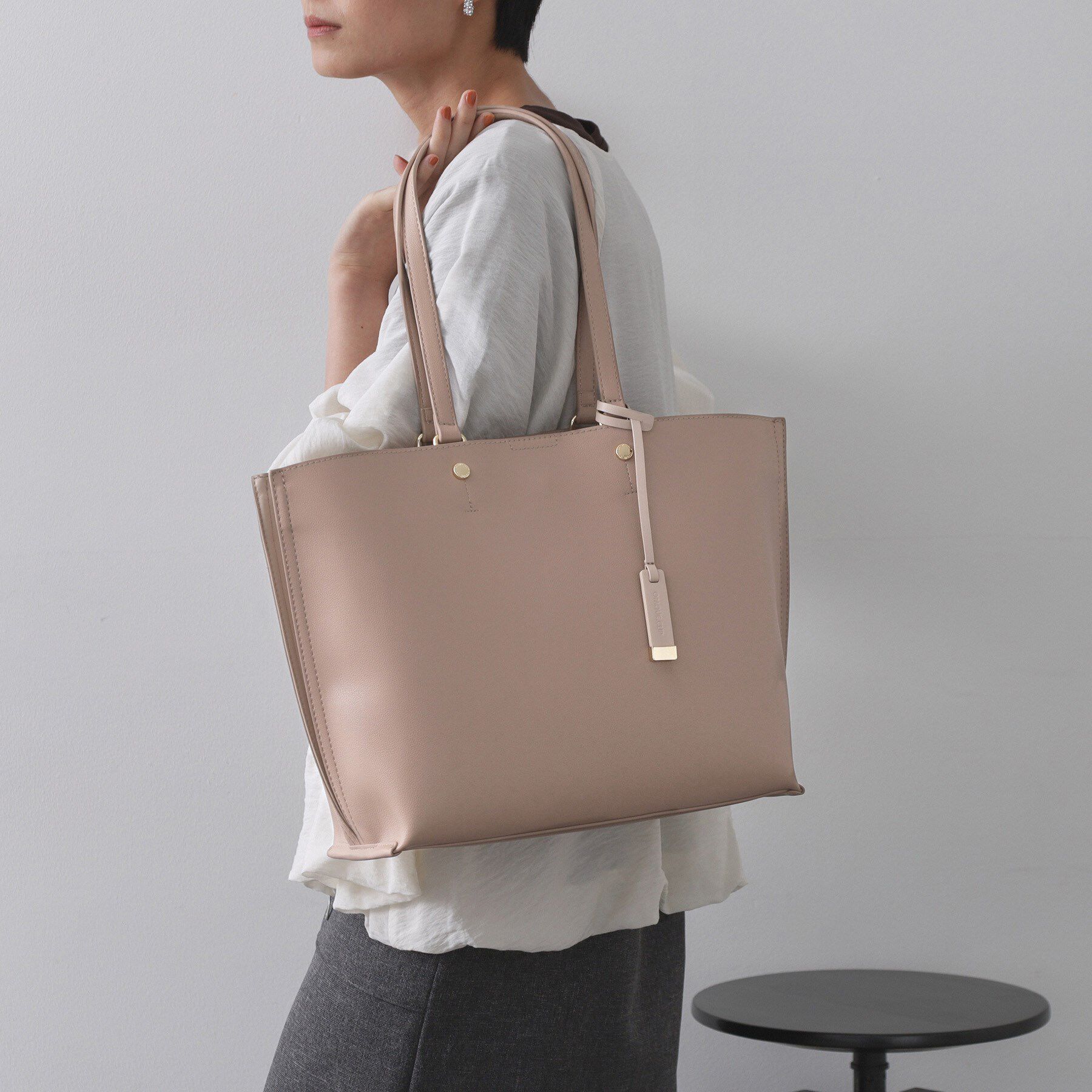 OPAQUE.CLIP「【名品/A4サイズ対応】バイカラースムーストートバッグ」|トートバッグ|ベージュ(552)
