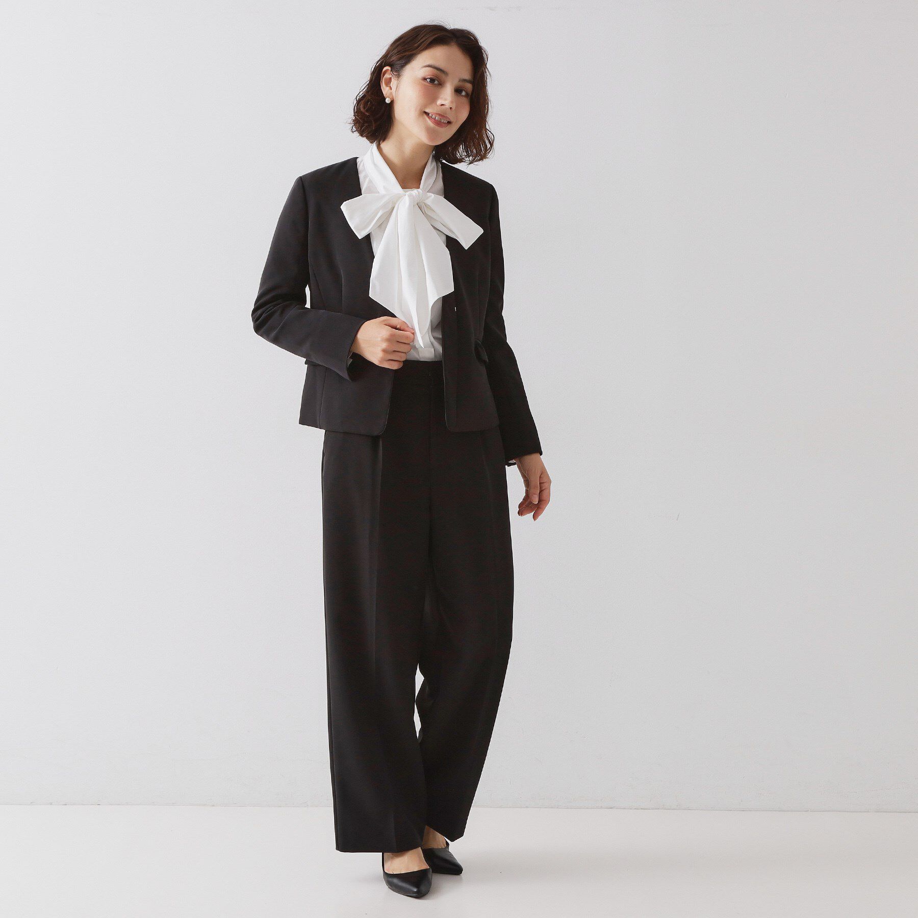 OPAQUE.CLIP「《通勤/セットアップ対応》 パイピングVネックジャケット【洗濯機OK】」|ノーカラージャケット|