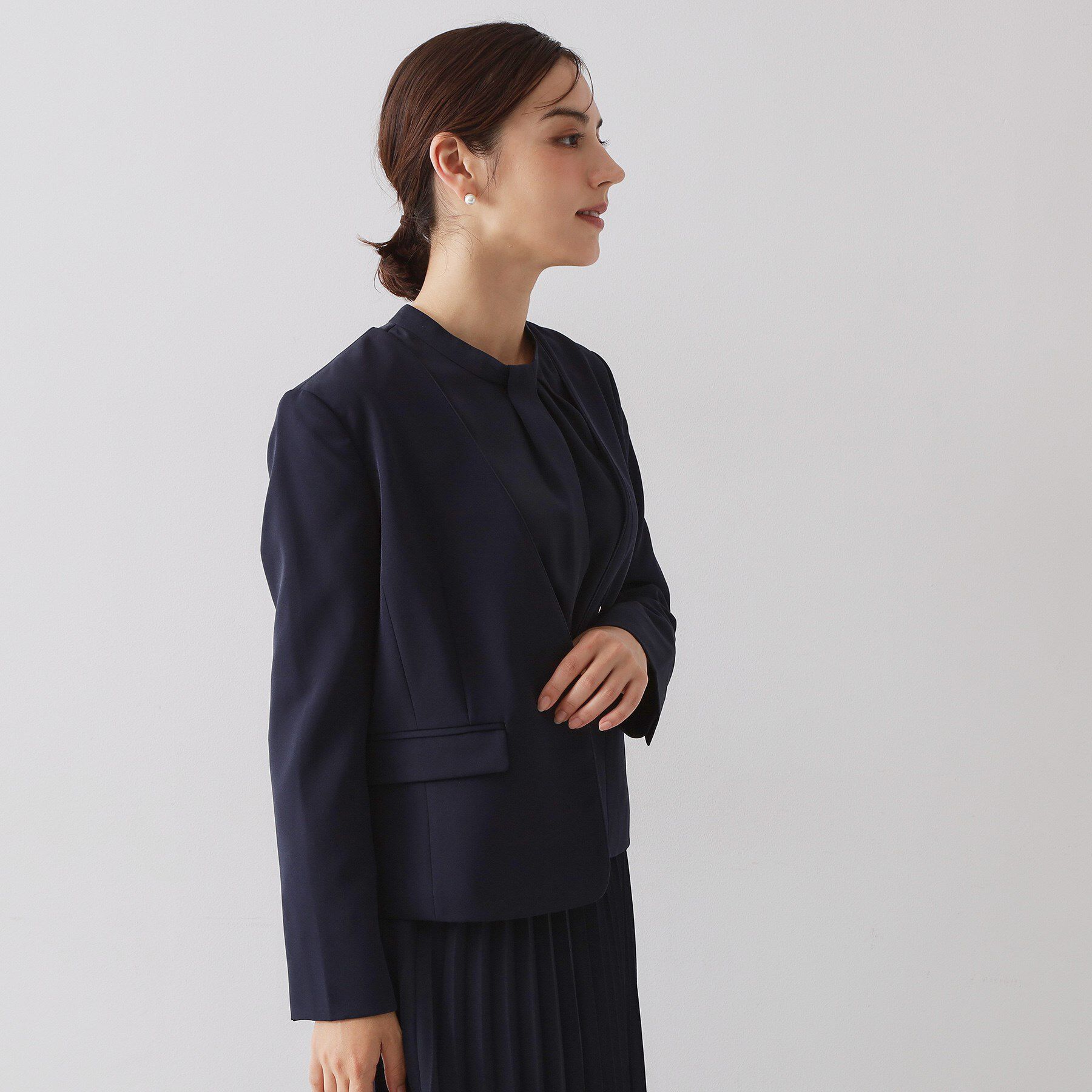 OPAQUE.CLIP「《通勤/セットアップ対応》 パイピングVネックジャケット【洗濯機OK】」|ノーカラージャケット|