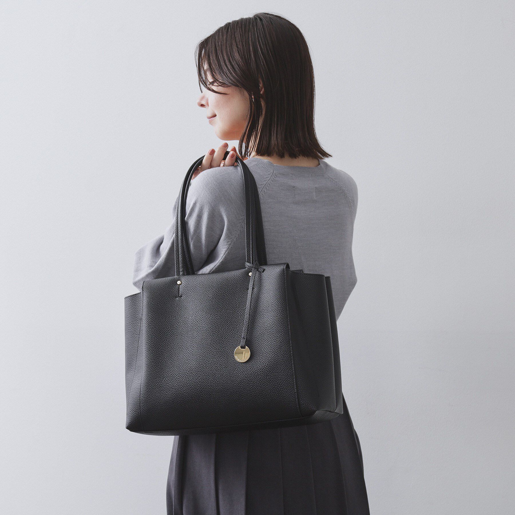 OPAQUE.CLIP「【人間工学／A4サイズ対応】シュリンクトートバッグ」|トートバッグ|ブラック(019)