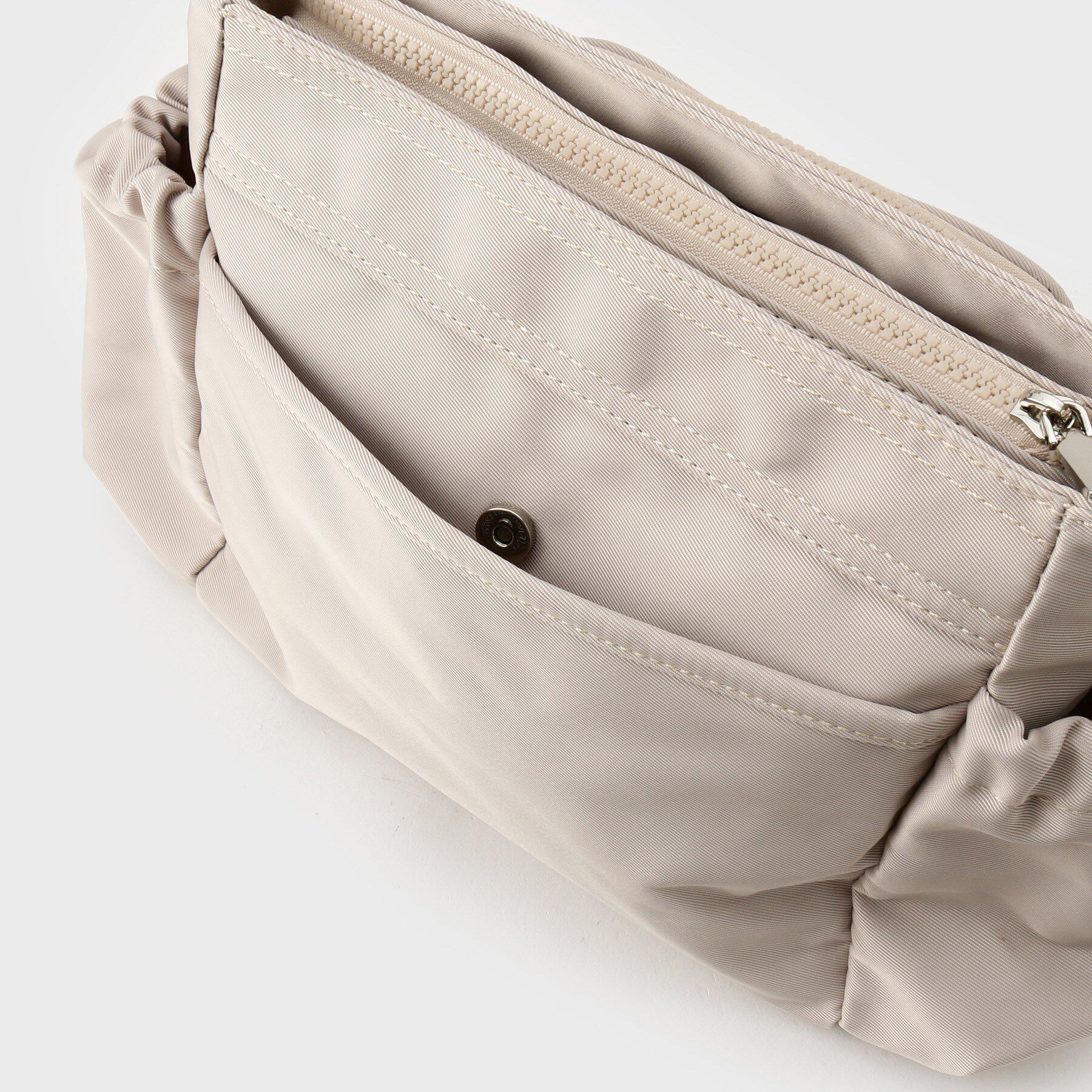 OPAQUE.CLIP「フロントポケット3層デザインショルダーバッグ【マルチポケット】」|ショルダー・メッセンジャー|