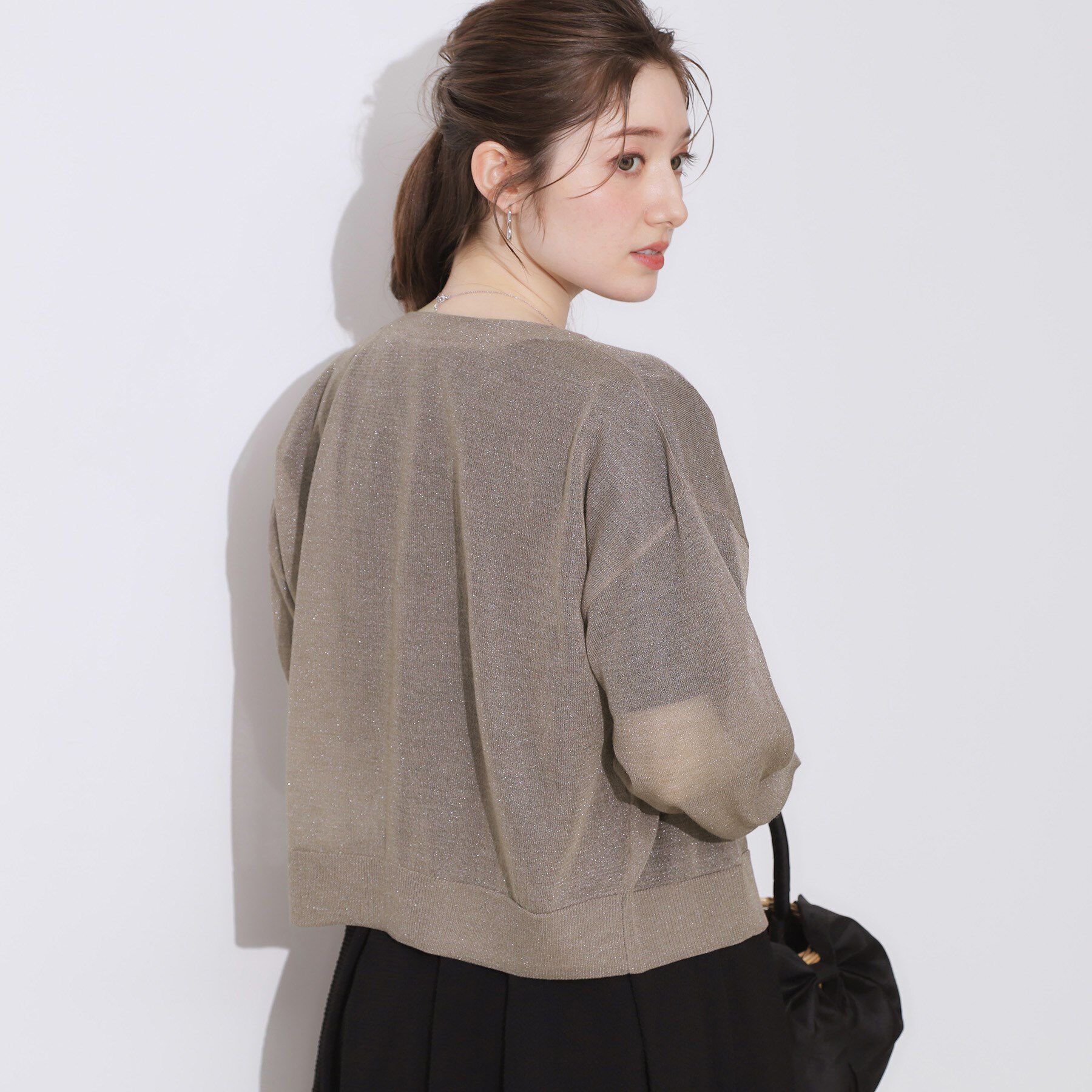 Couture broach「【上品な透け感・通勤】ダブルパール調釦シアーカーディガン」|カーディガン|