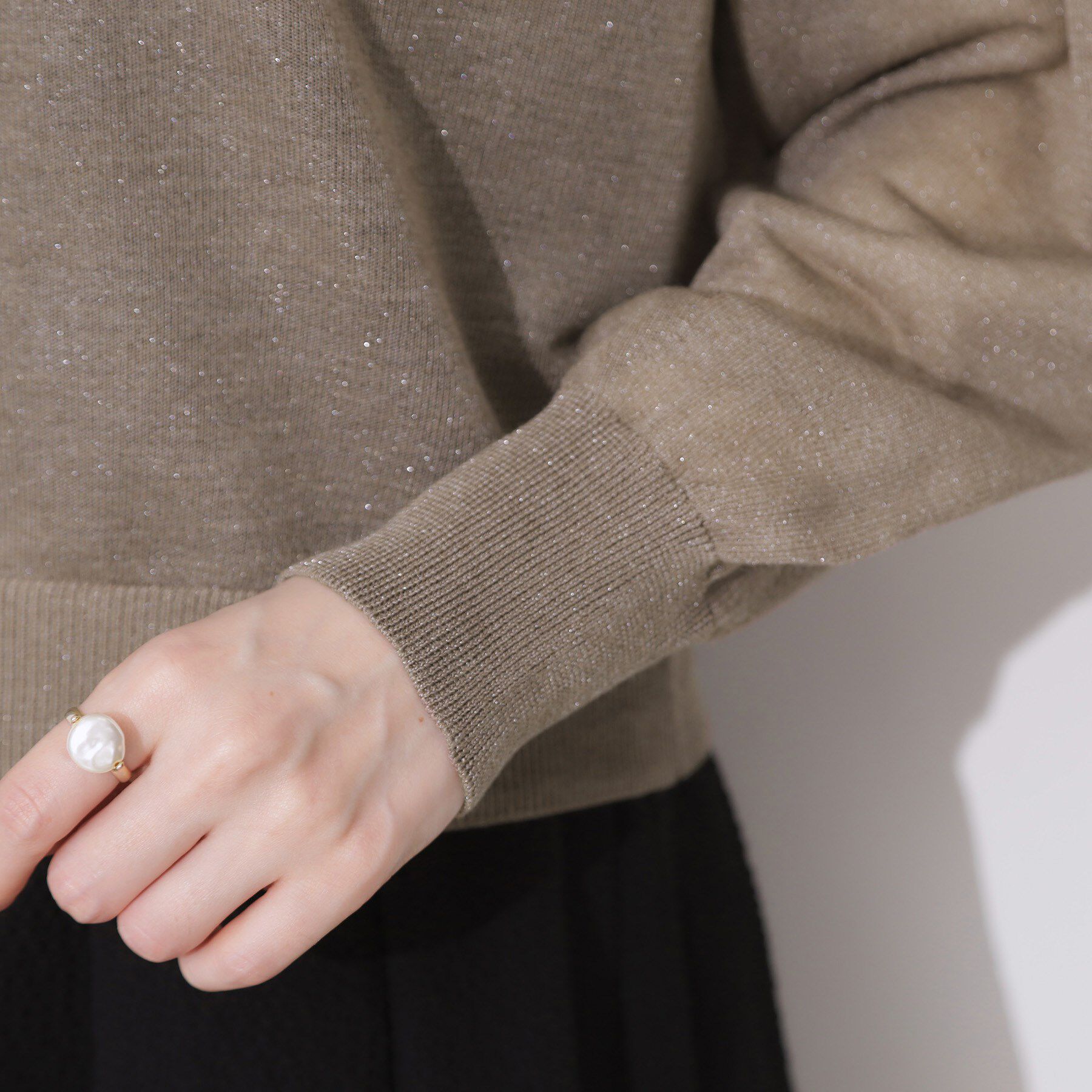 Couture broach「【上品な透け感・通勤】ダブルパール調釦シアーカーディガン」|カーディガン|