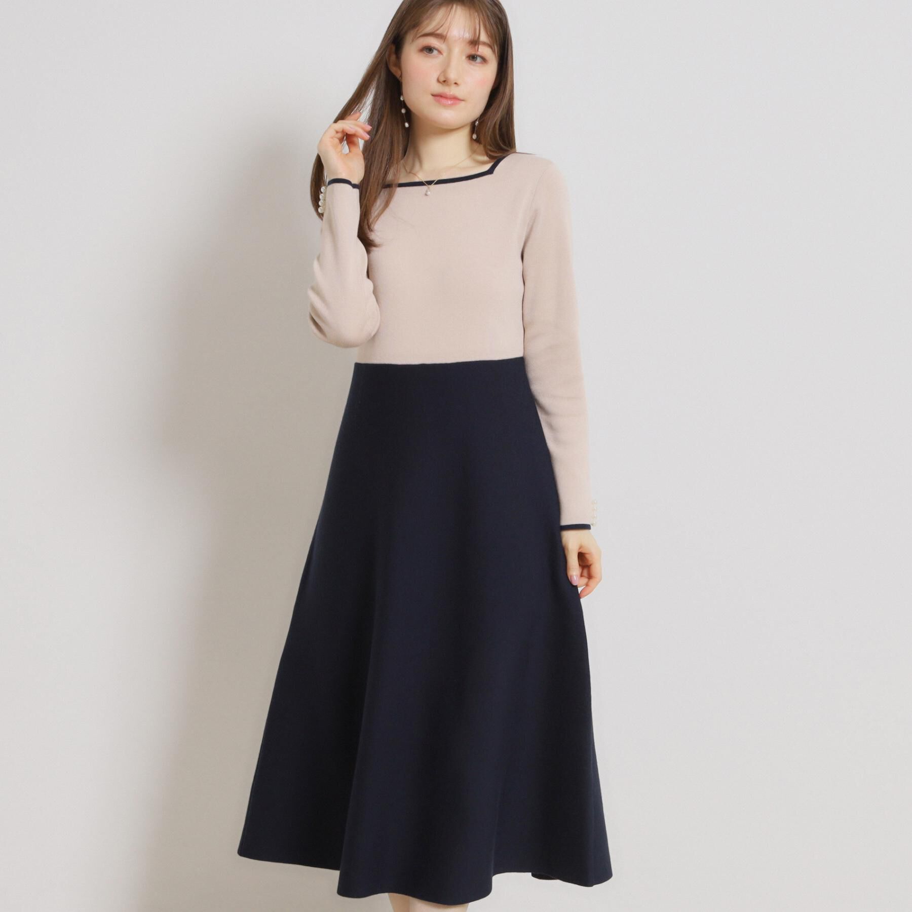 Couture broach「【ハレの日・通勤】スクエアネック バイカラー ニットワンピース」|ワンピース|ベージュ(052)