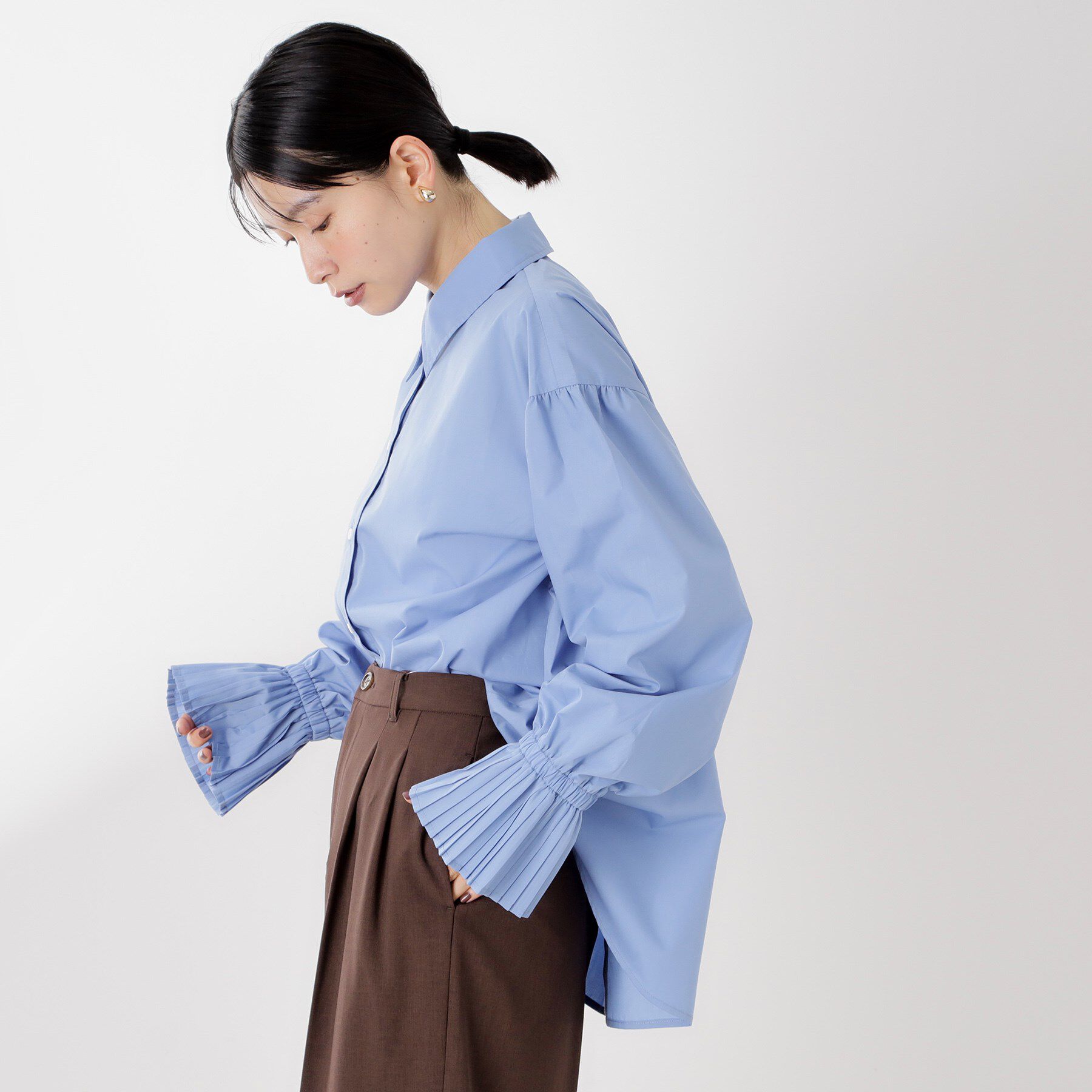 THE SHOP TK「袖プリーツ&バックシャーリングシャツ【体型カバー/洗える】」|シャツ・ブラウス|