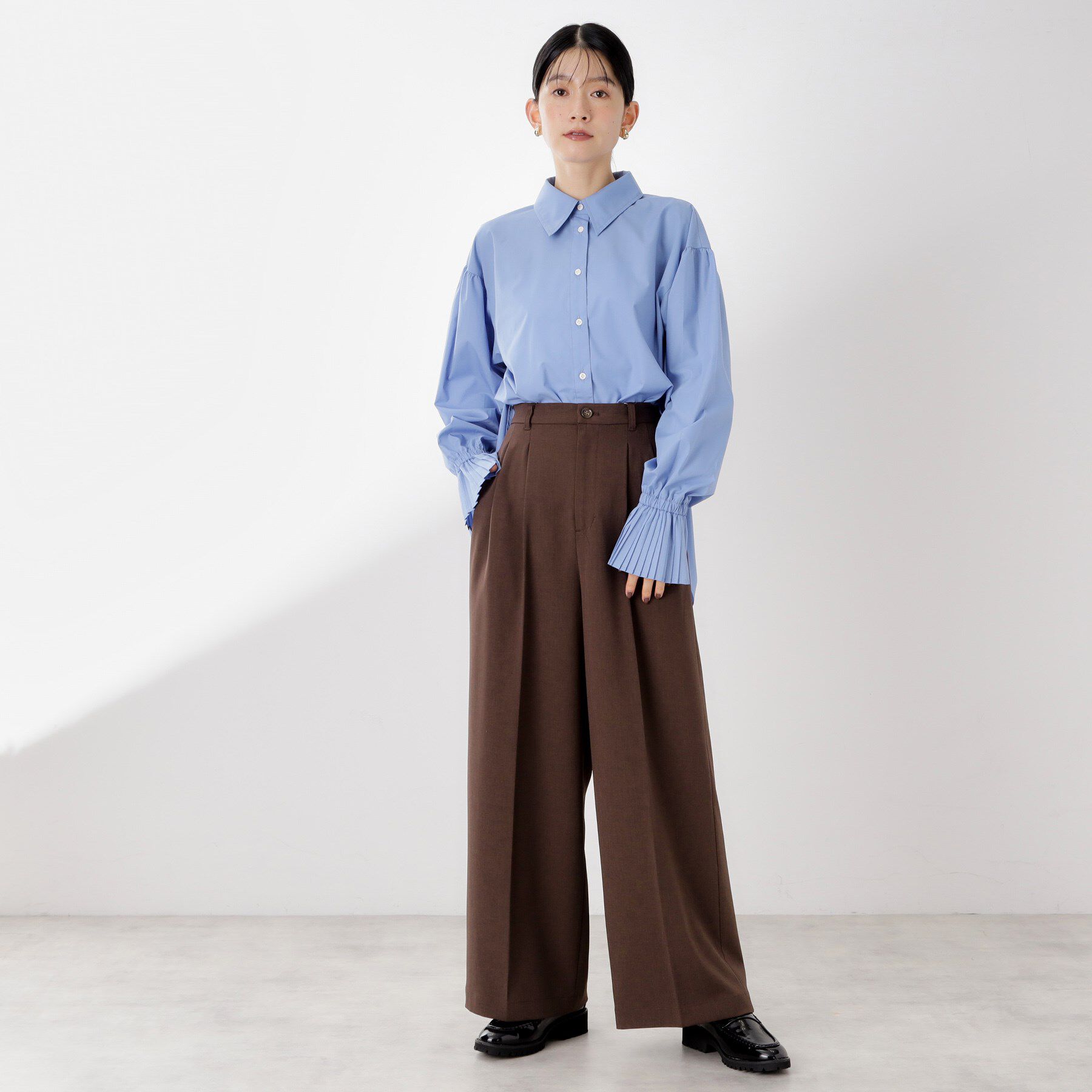 THE SHOP TK「袖プリーツ&バックシャーリングシャツ【体型カバー/洗える】」|シャツ・ブラウス|